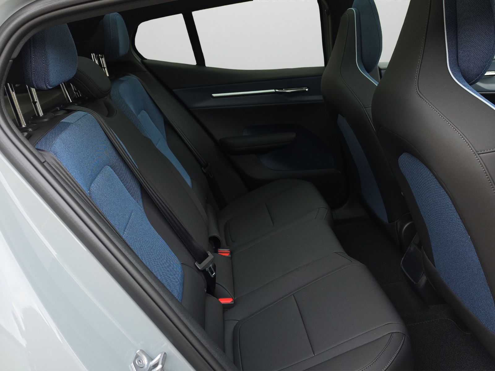 VOLVO EX30 P5 69 kWh Long Range Ultra-image-15