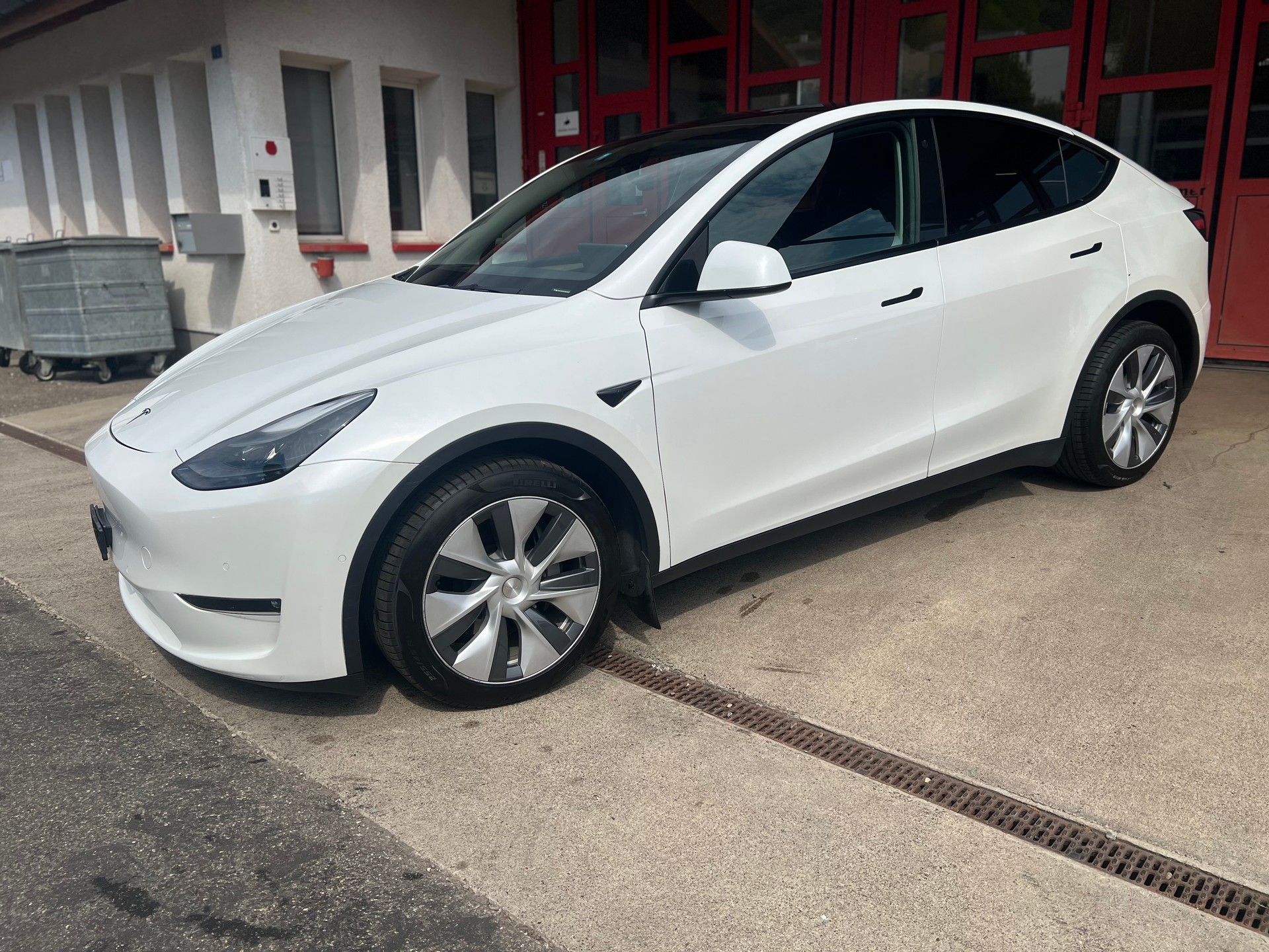 TESLA Model Y Long Range // SoH 92%-image-1