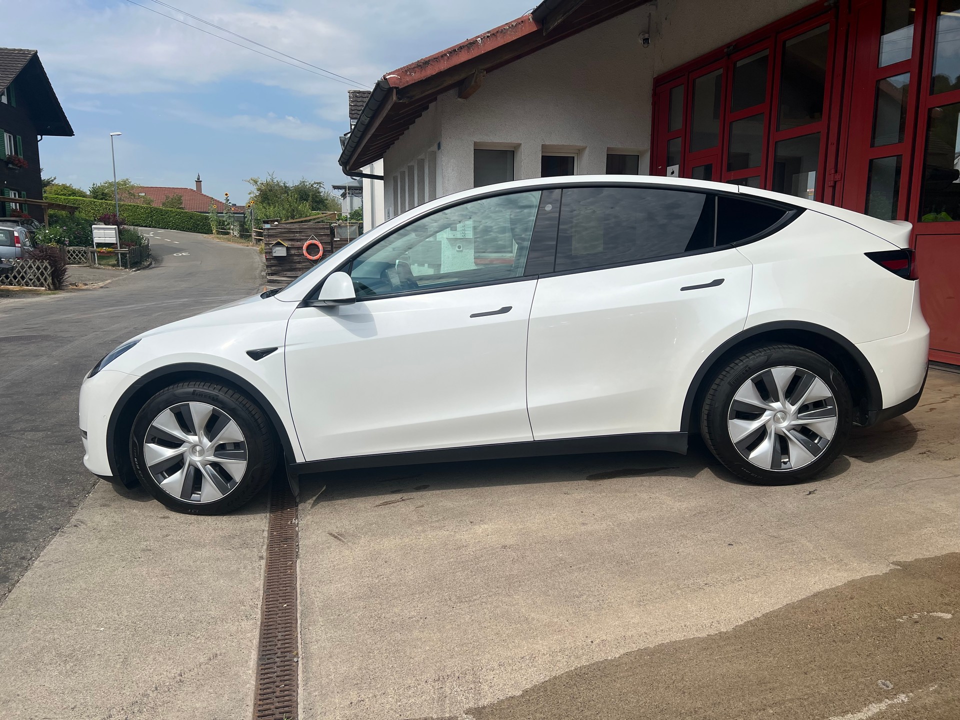 TESLA Model Y Long Range // SoH 92%-image-2