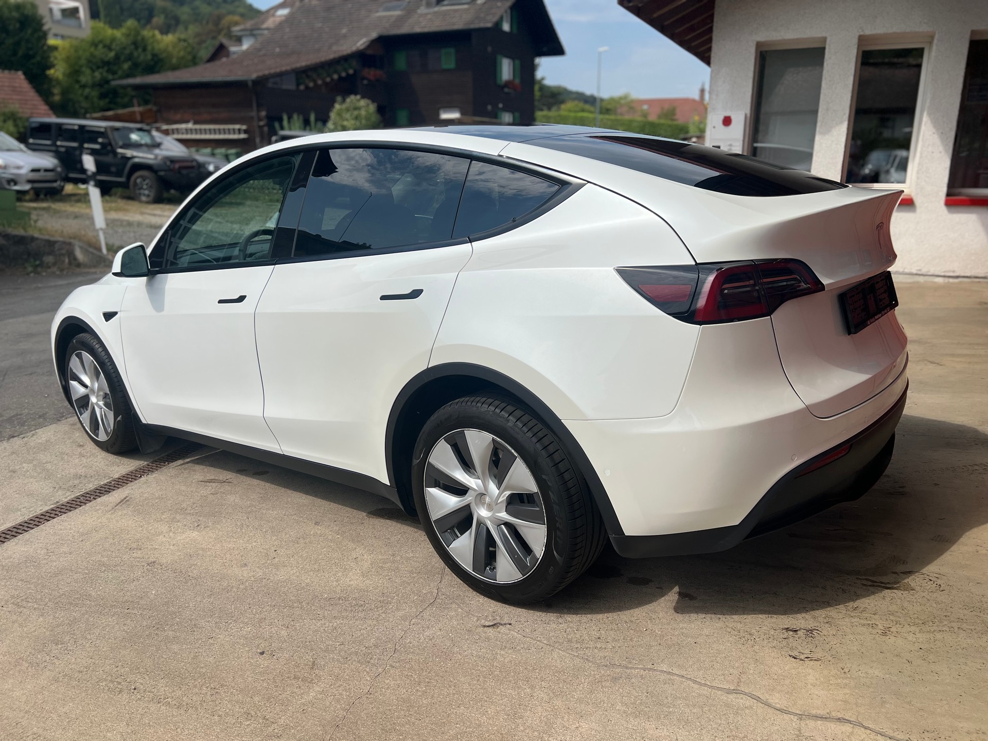 TESLA Model Y Long Range // SoH 92%-image-3
