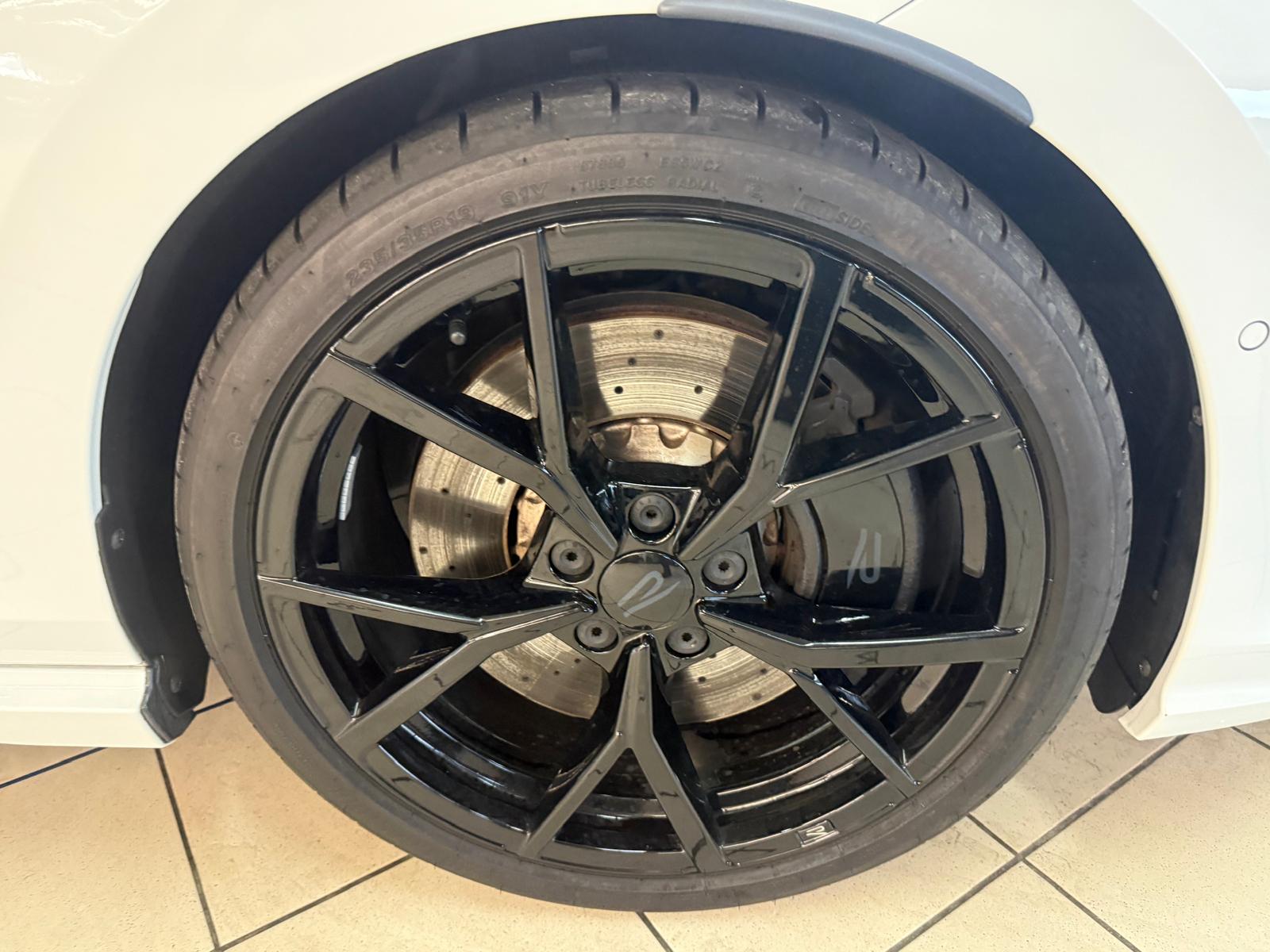 VW Golf 2.0 TSI R Black Edition DSG 4 Motion-image-4