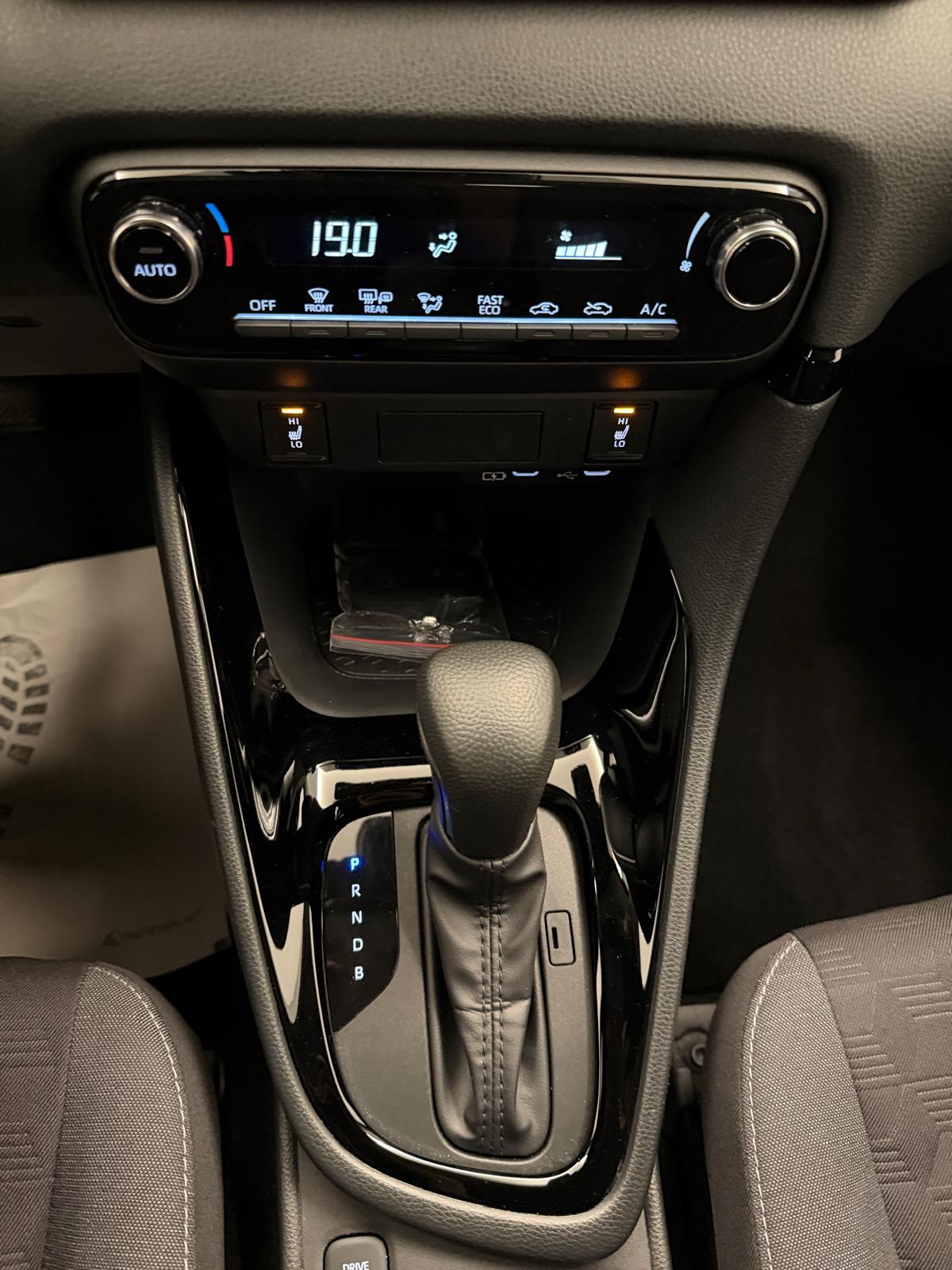 TOYOTA Yaris 1.5 VVT-i HSD Trend-image-17