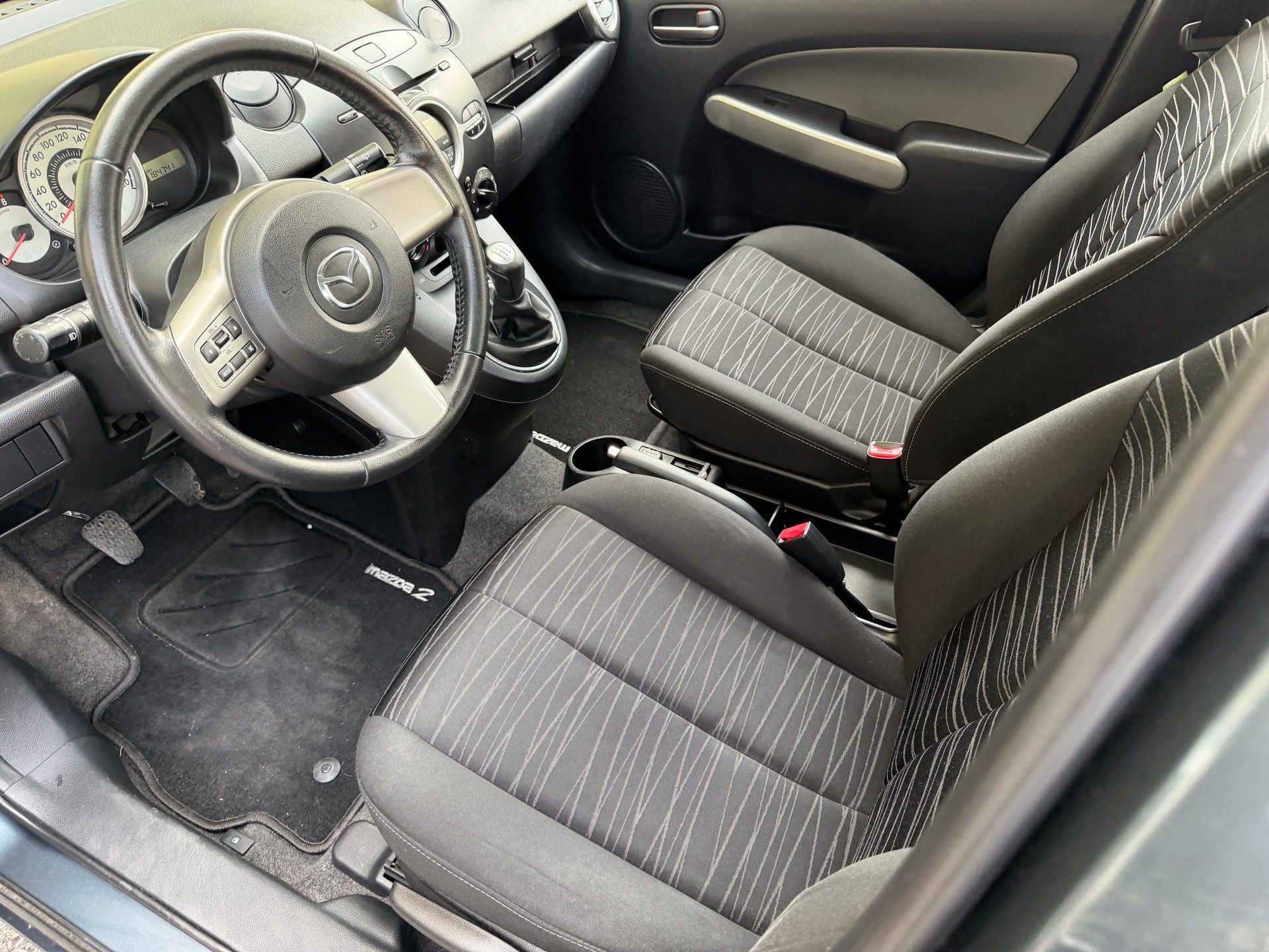MAZDA 2 1.3i 16V Exclusive-image-6