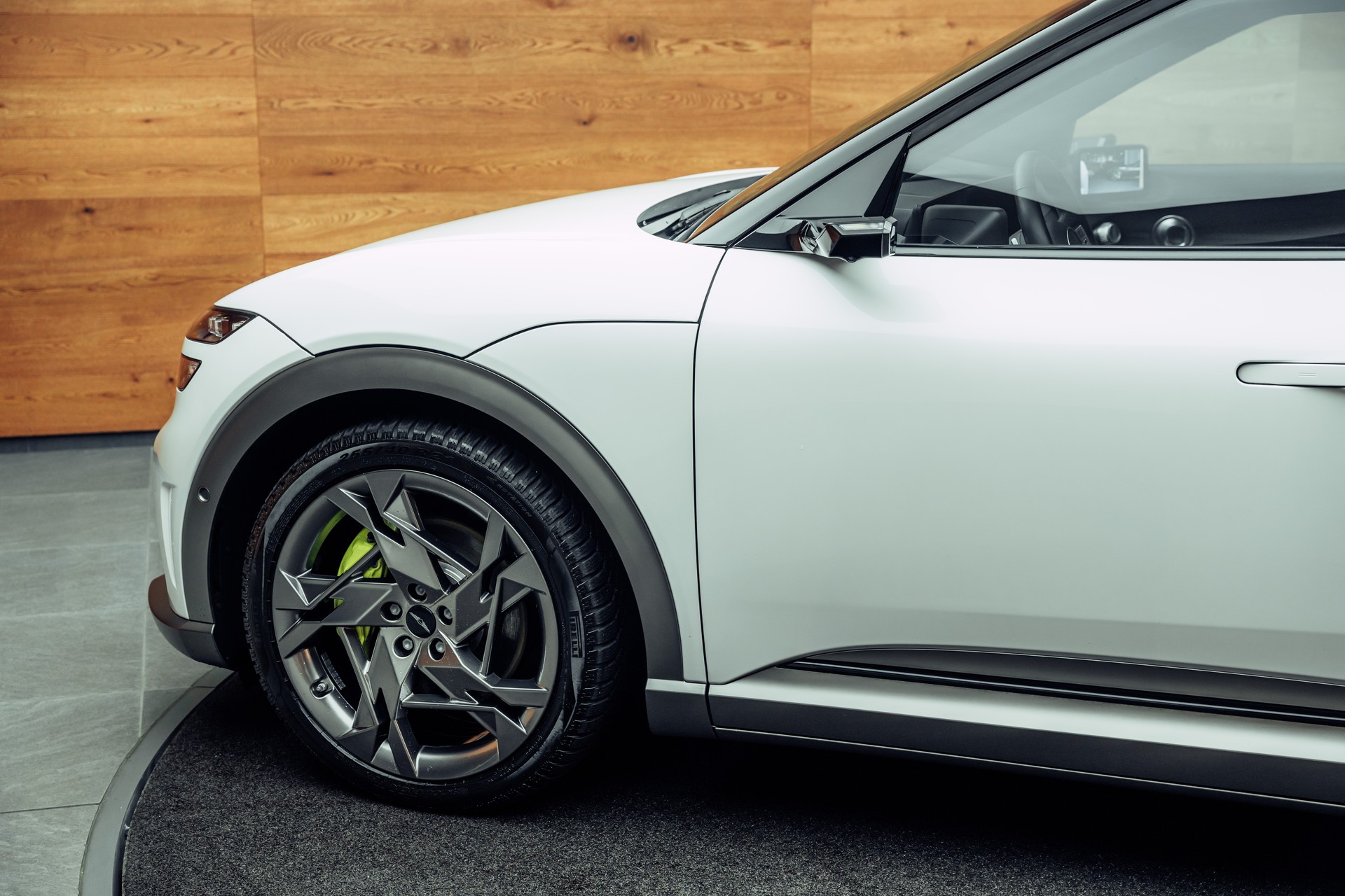 GENESIS GV60 77.4 kWh Sport Plus AWD-image-23