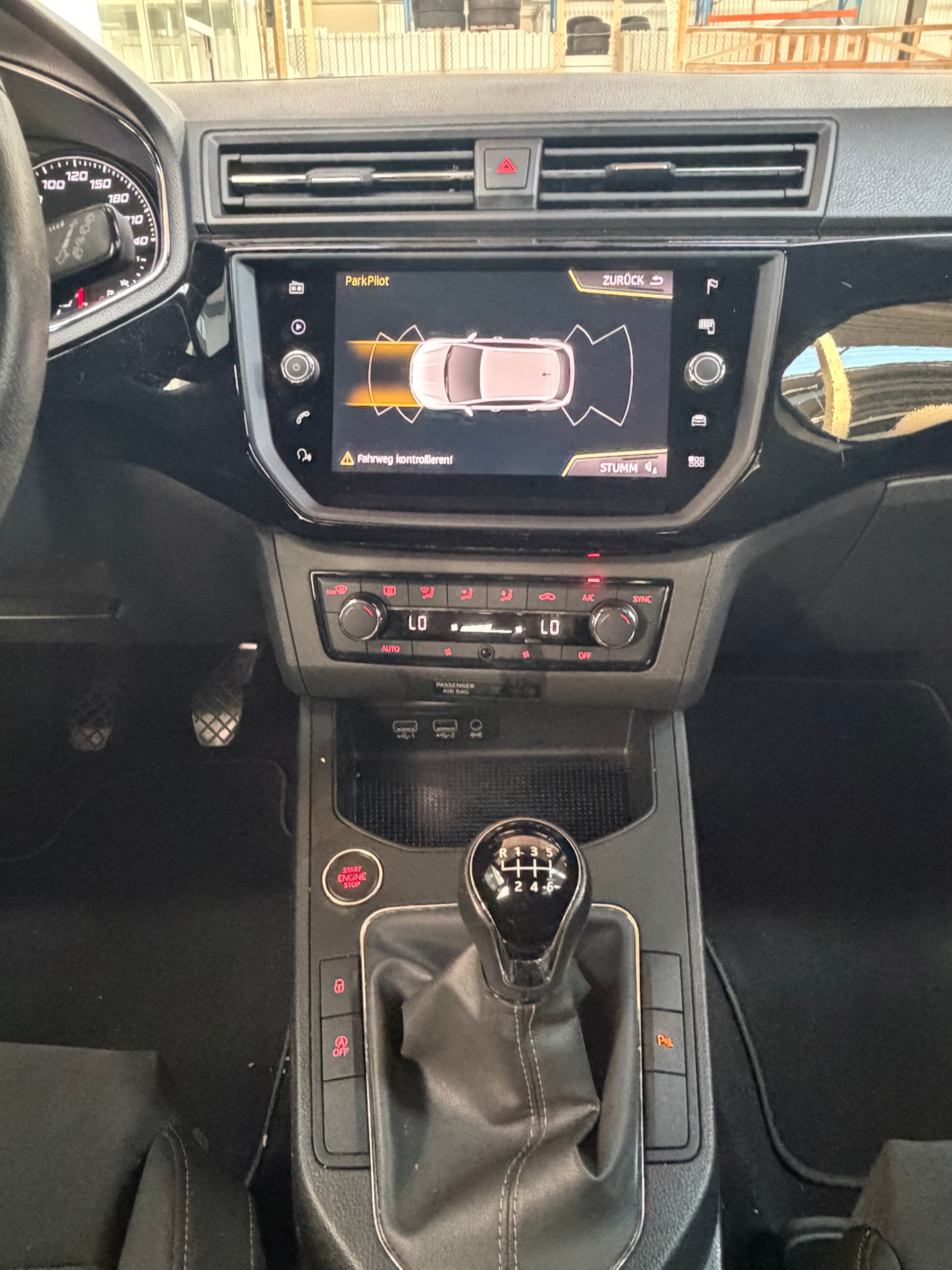 SEAT Ibiza 1.0 EcoTSI Xcellence-image-12