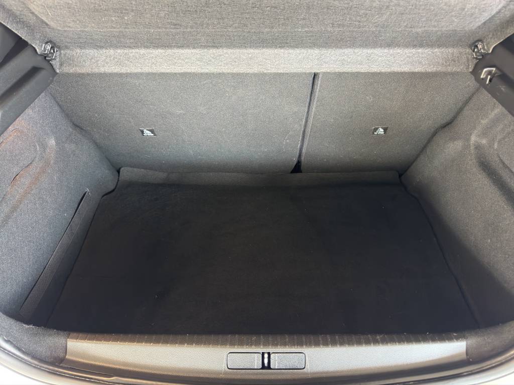 PEUGEOT 208 1.2 PureTech Allure Pack EAT8-image-11