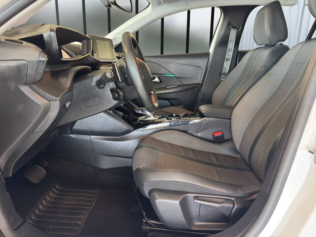 PEUGEOT 208 1.2 PureTech Allure Pack EAT8-image-7