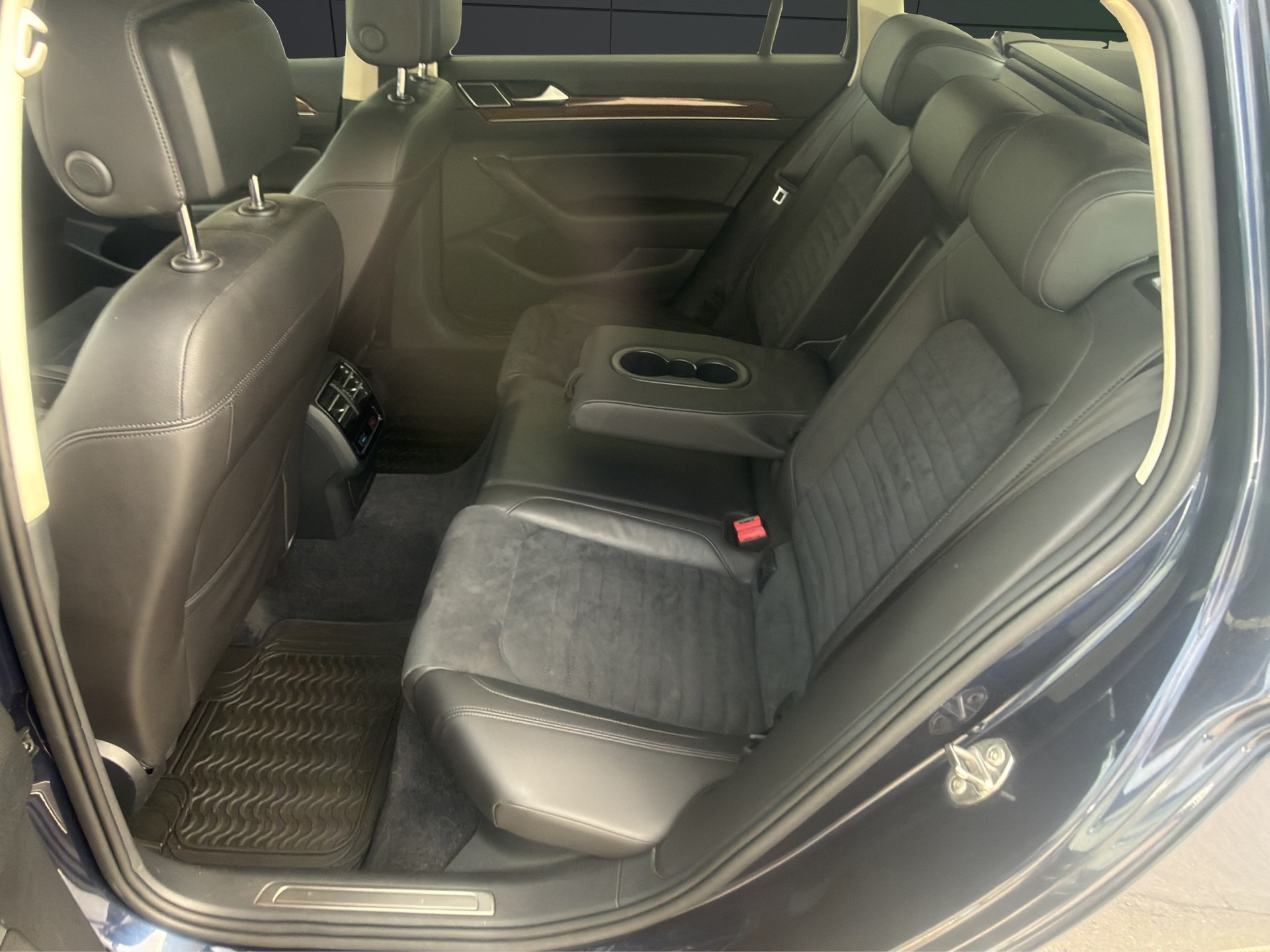 VW Passat 2.0 Tdi Bluemotion-image-16