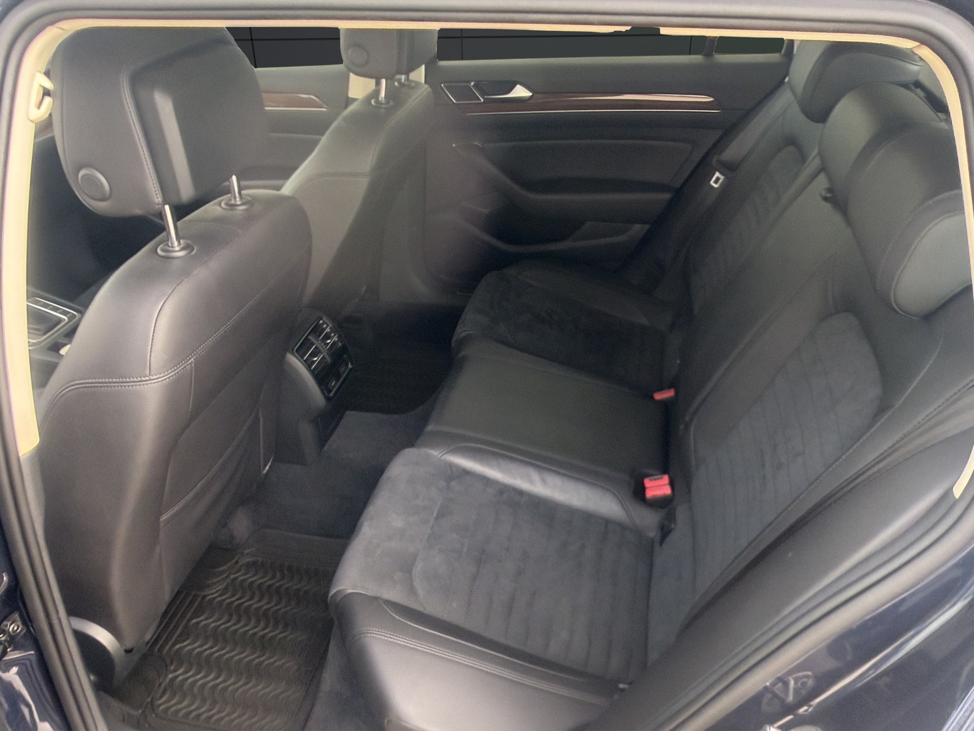 VW Passat 2.0 Tdi Bluemotion-image-9