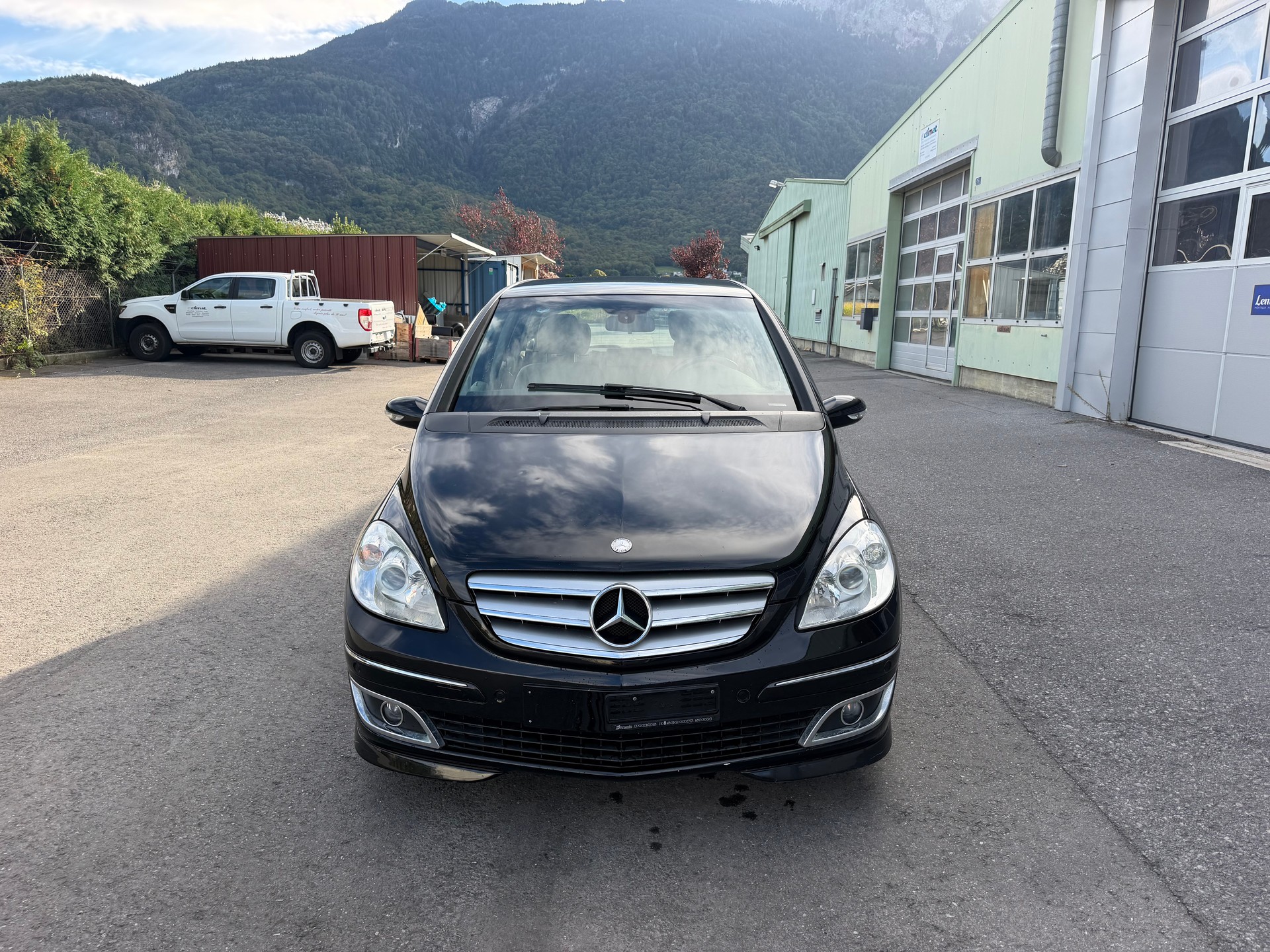 MERCEDES-BENZ B 180-image-0