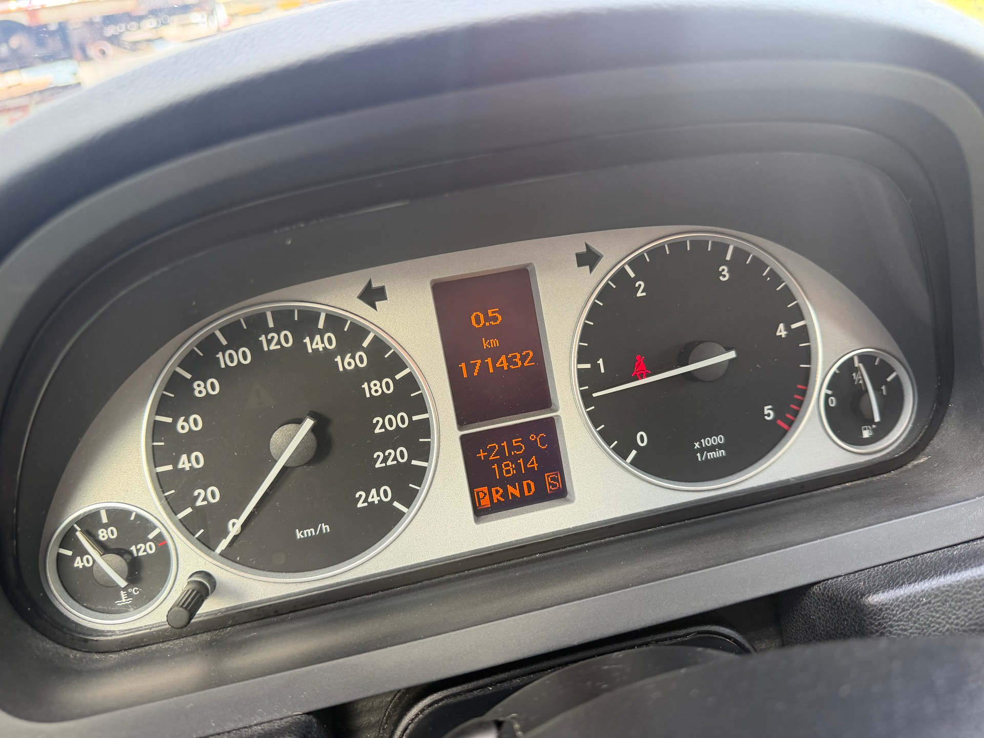 MERCEDES-BENZ B 180-image-9