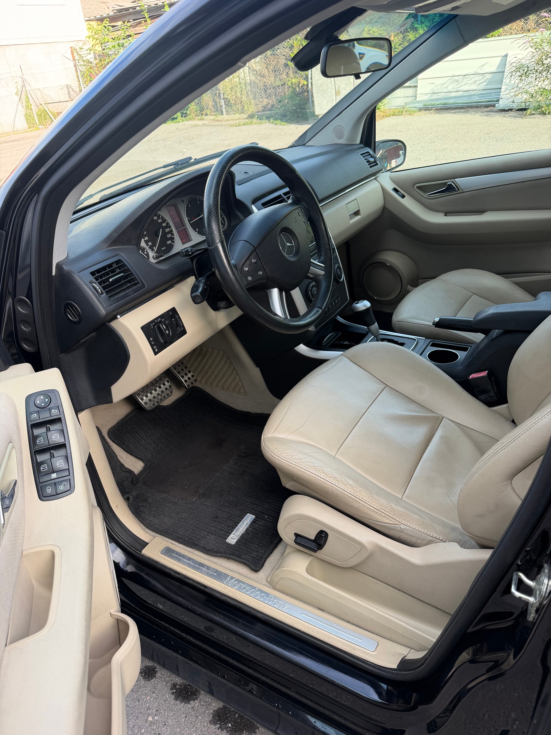 MERCEDES-BENZ B 180-image-8