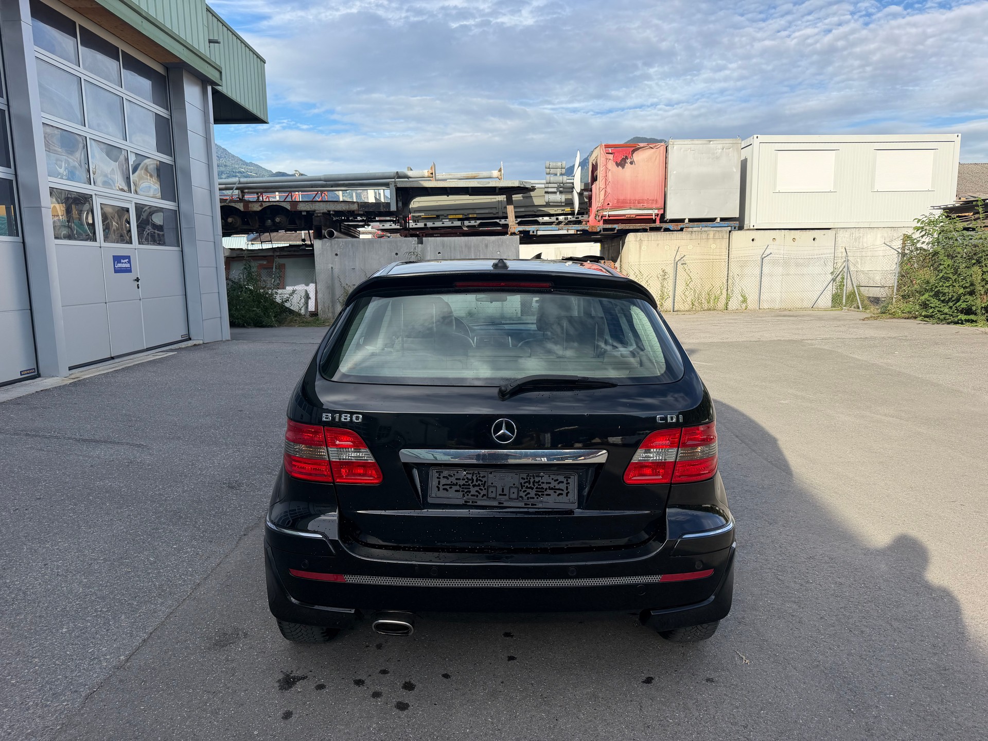 MERCEDES-BENZ B 180-image-4