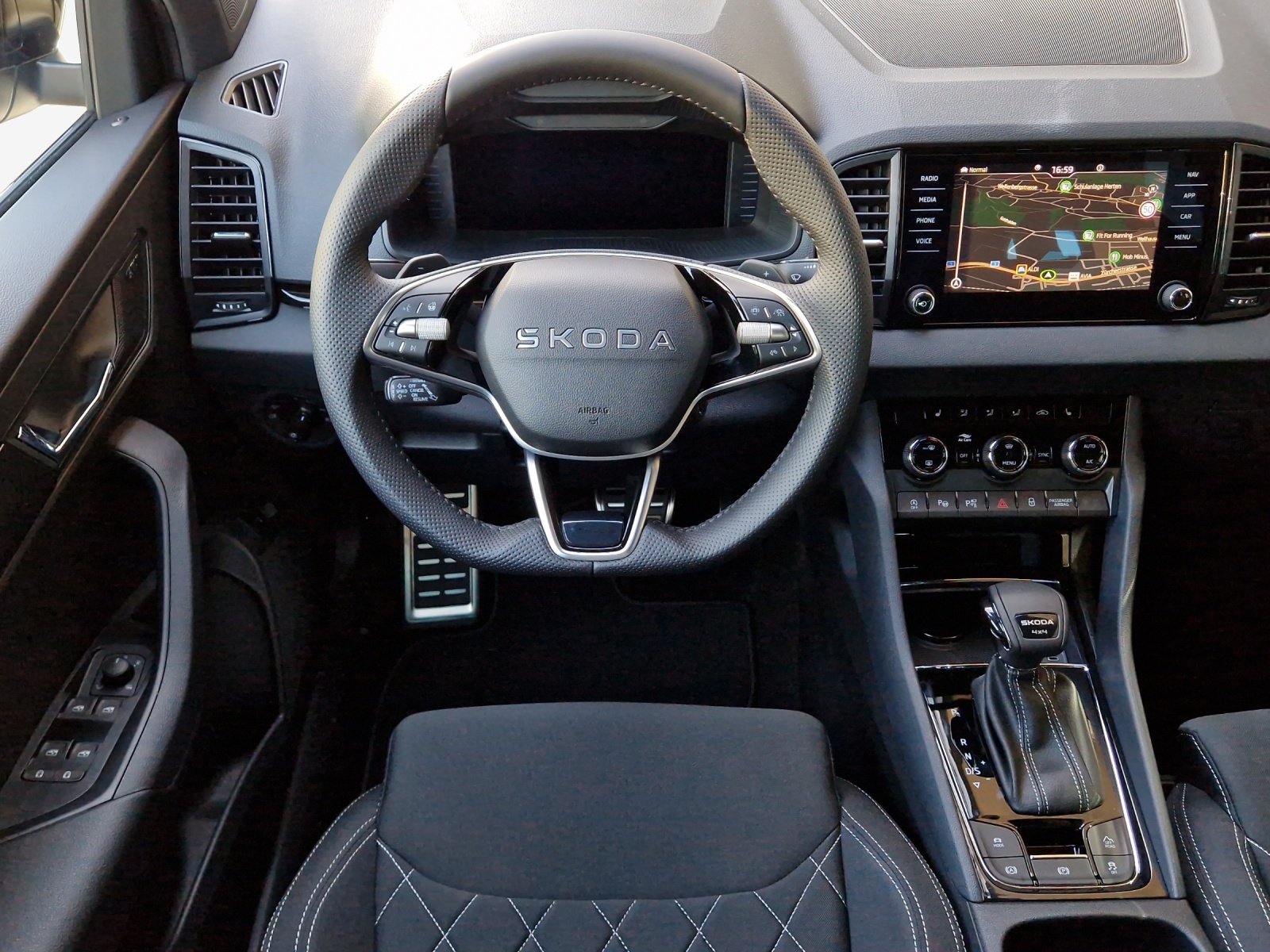 SKODA Karoq 2.0 TSI SportLine 4x4 DSG-image-8