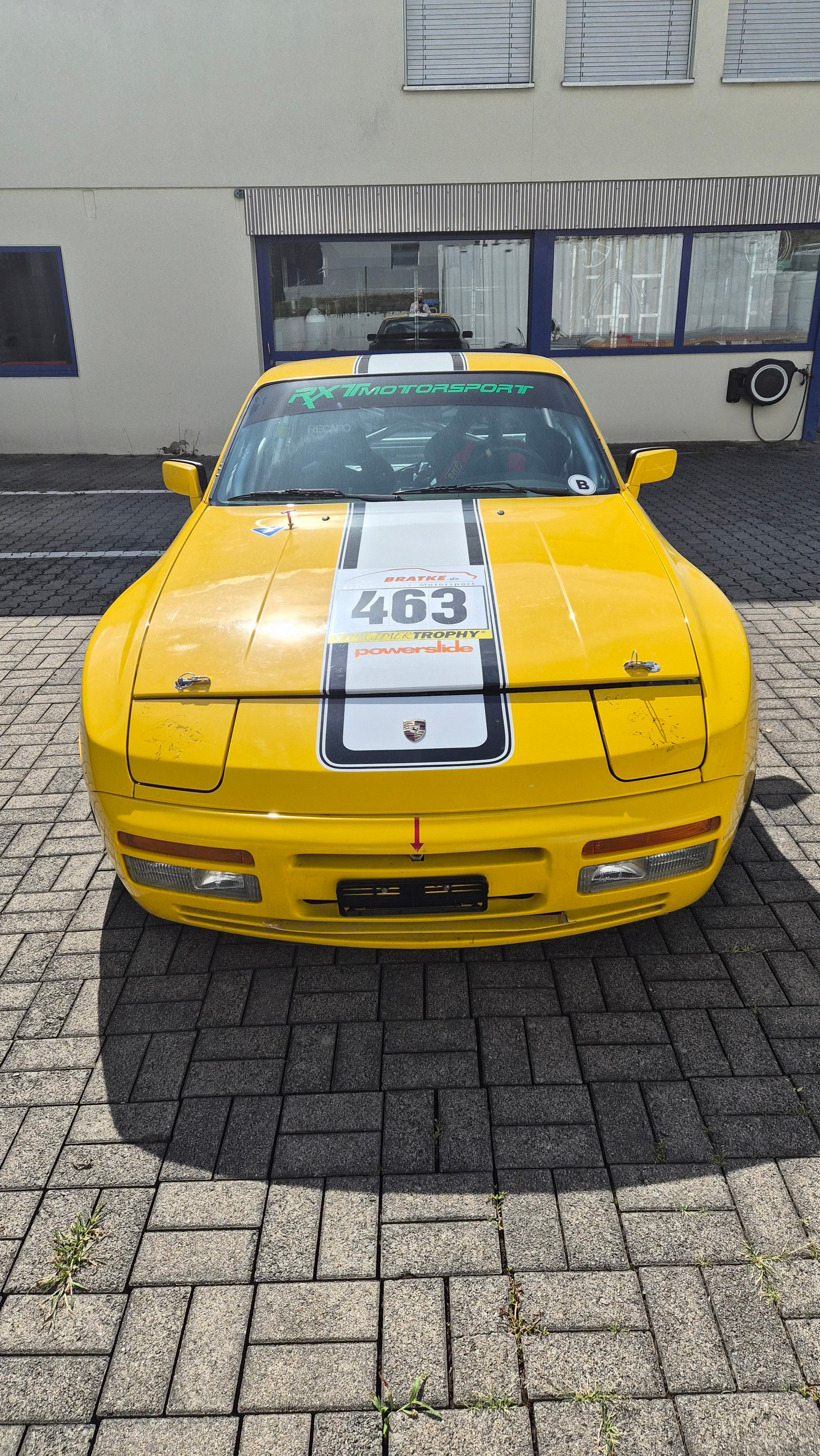 PORSCHE 944 Turbo-image-1