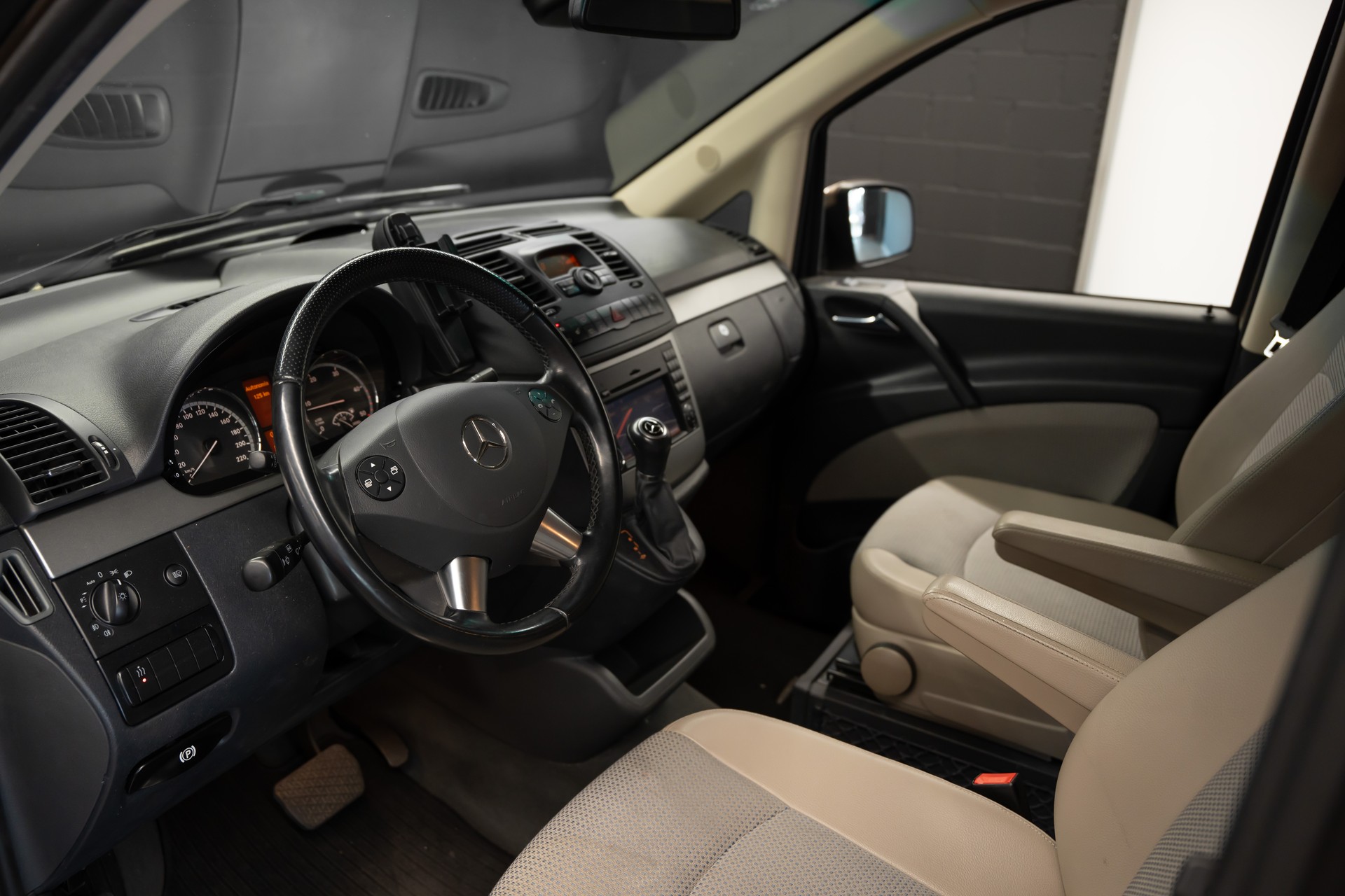 MERCEDES-BENZ Viano 2.2 CDI Blue Efficiency Ambiente EL A-image-9