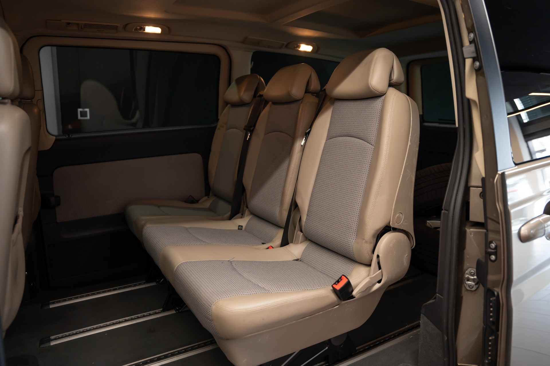 MERCEDES-BENZ Viano 2.2 CDI Blue Efficiency Ambiente EL A-image-11