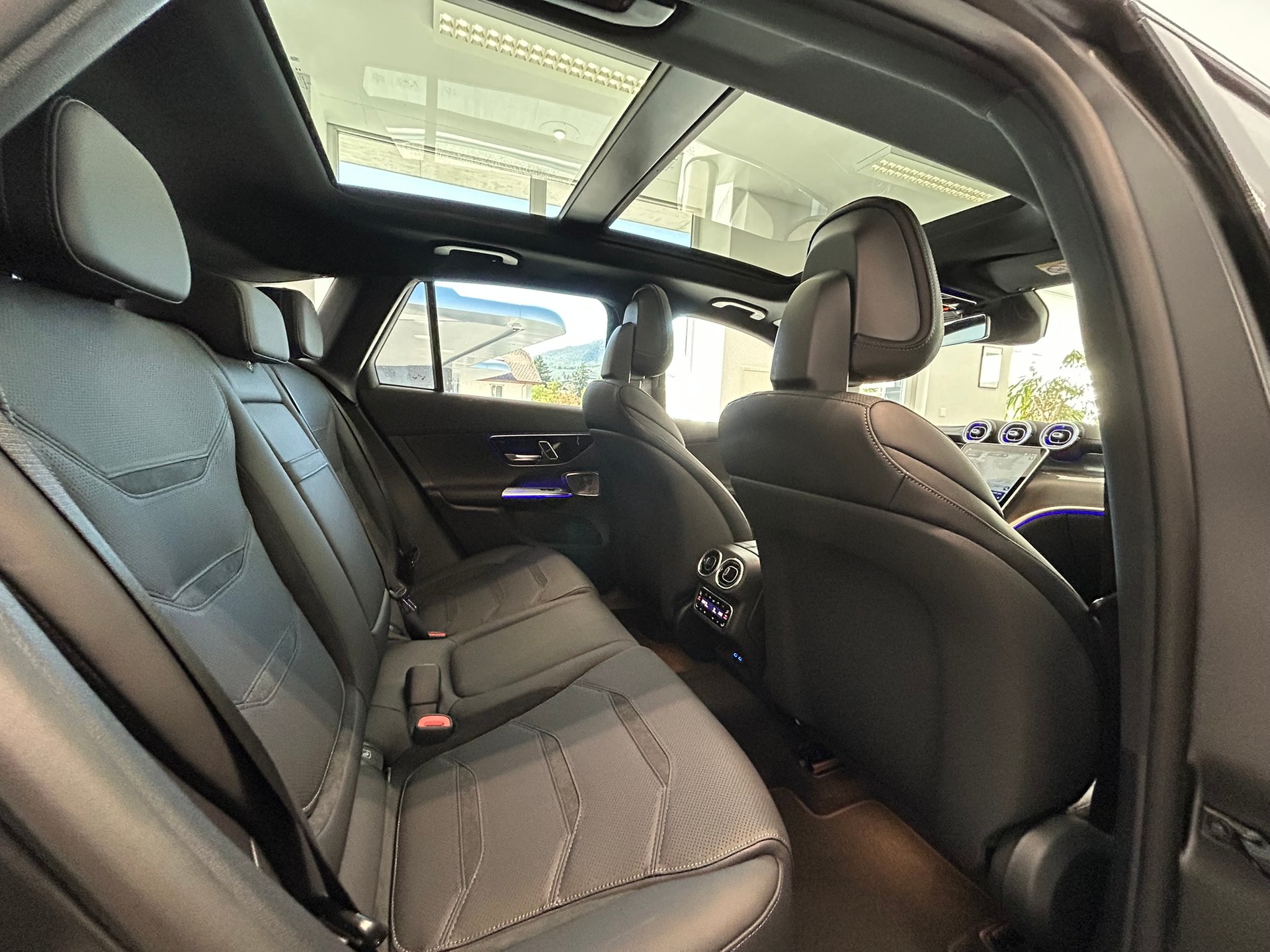 MERCEDES-BENZ GLC 53 AMG 4Matic+ 9G-Tronic-image-17