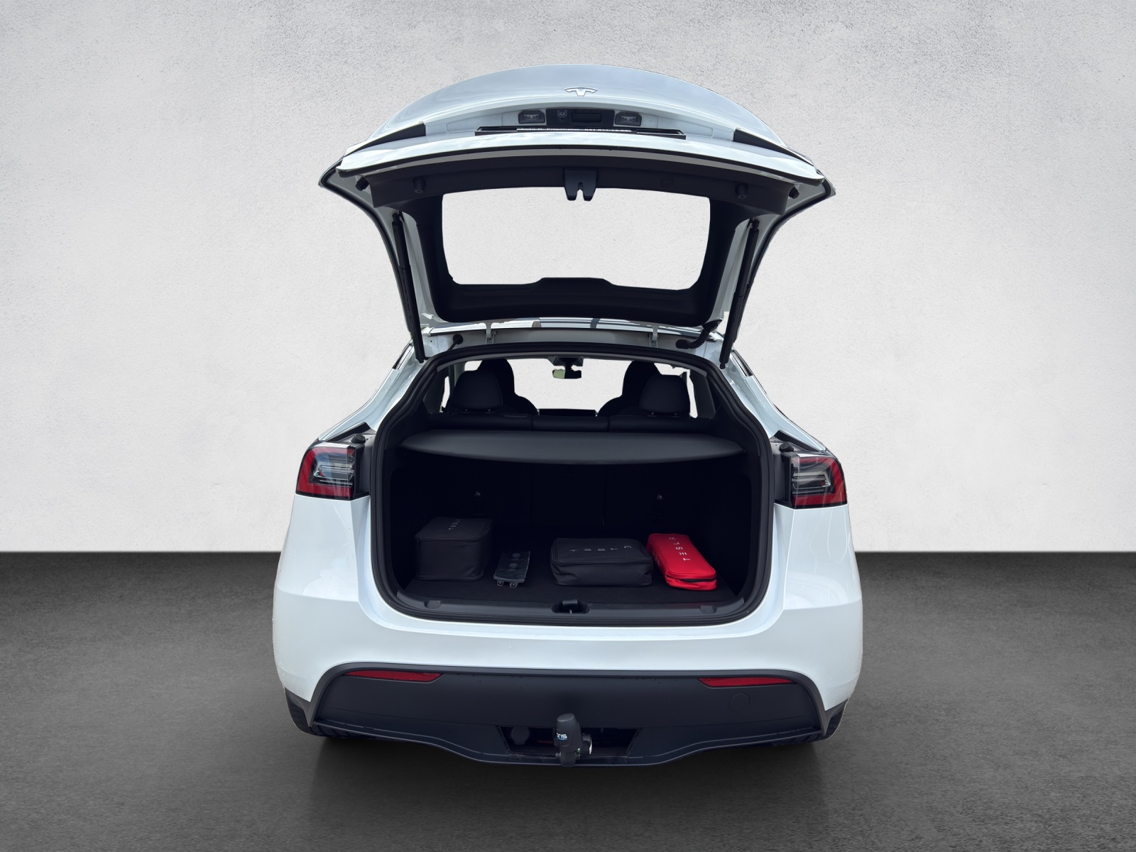 TESLA MODEL Y-image-8