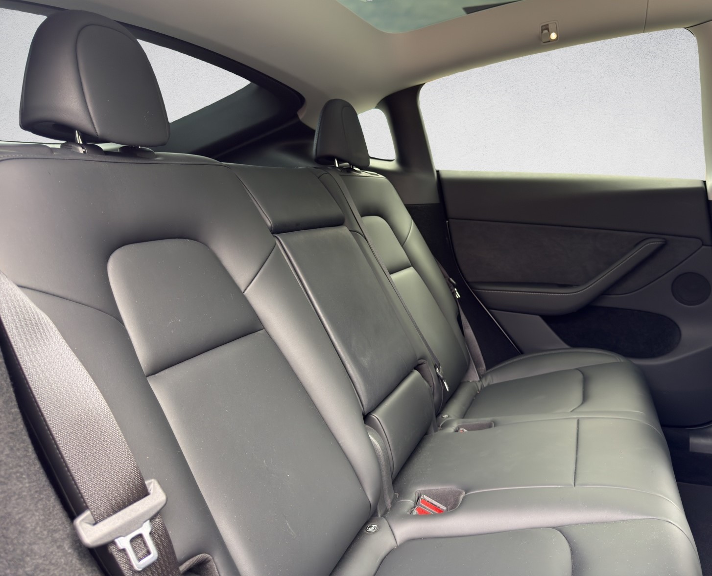 TESLA MODEL Y-image-16