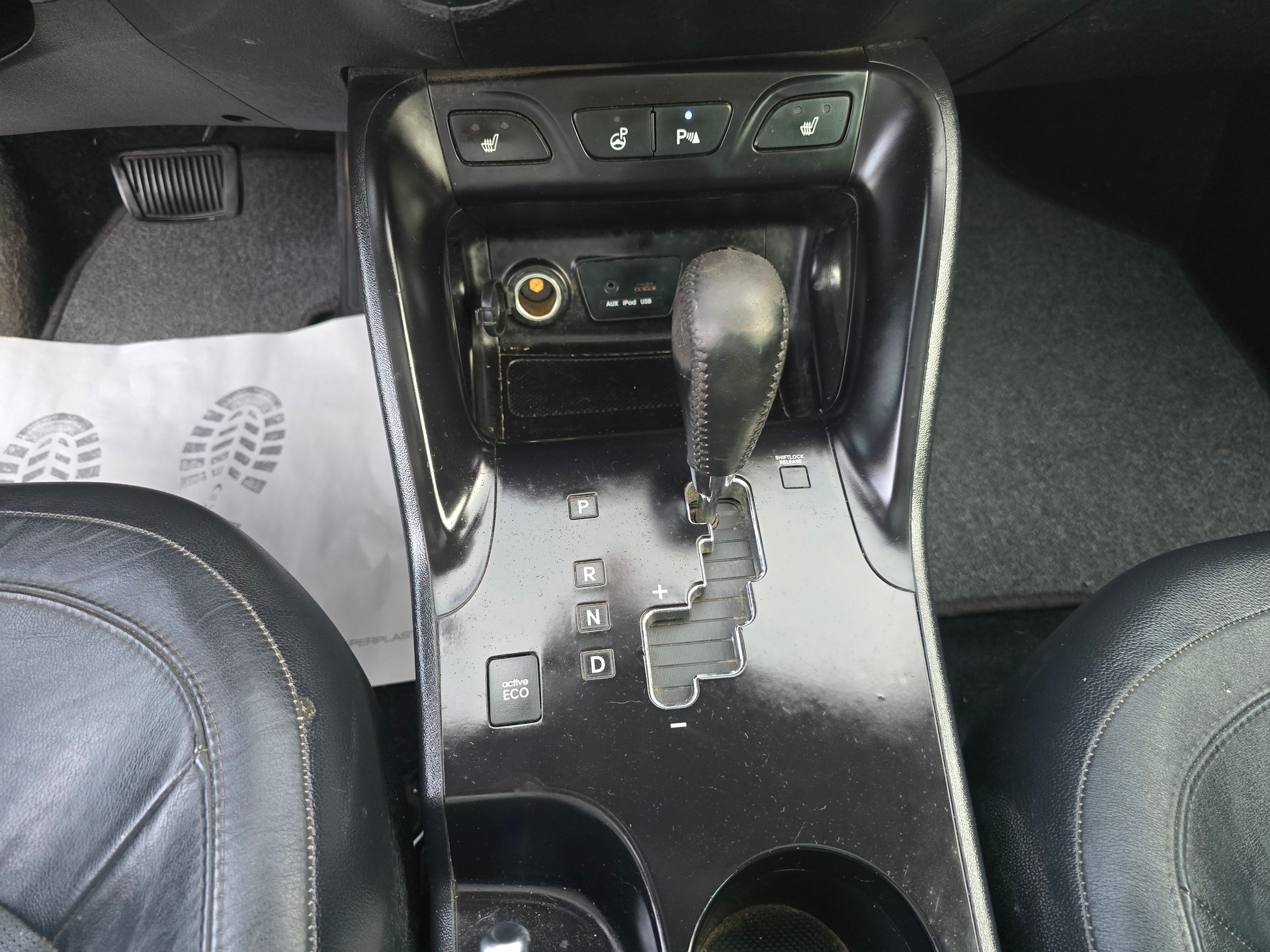 HYUNDAI iX 35 2.0 CRDi Premium 4WD Automatic-image-21
