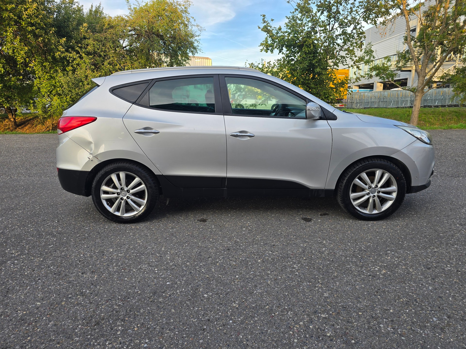 HYUNDAI iX 35 2.0 CRDi Premium 4WD Automatic-image-8