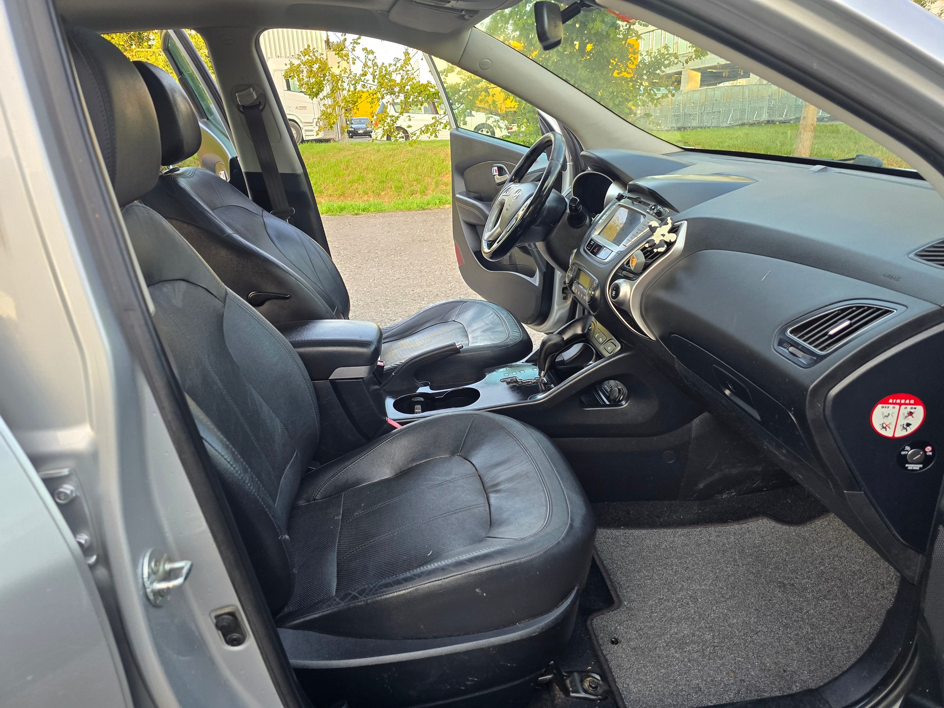HYUNDAI iX 35 2.0 CRDi Premium 4WD Automatic-image-17