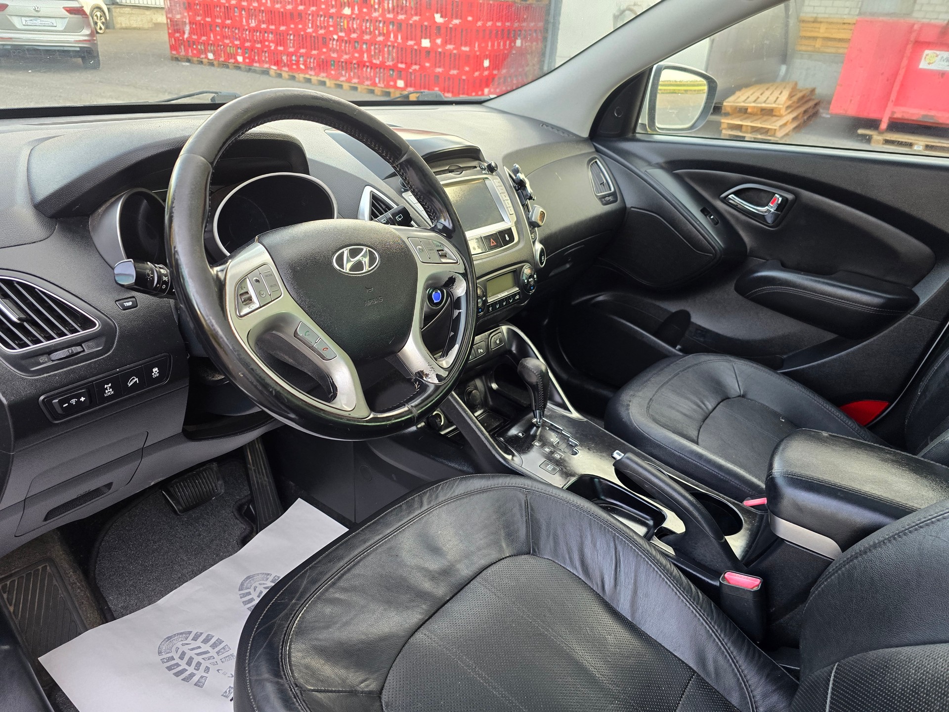 HYUNDAI iX 35 2.0 CRDi Premium 4WD Automatic-image-14