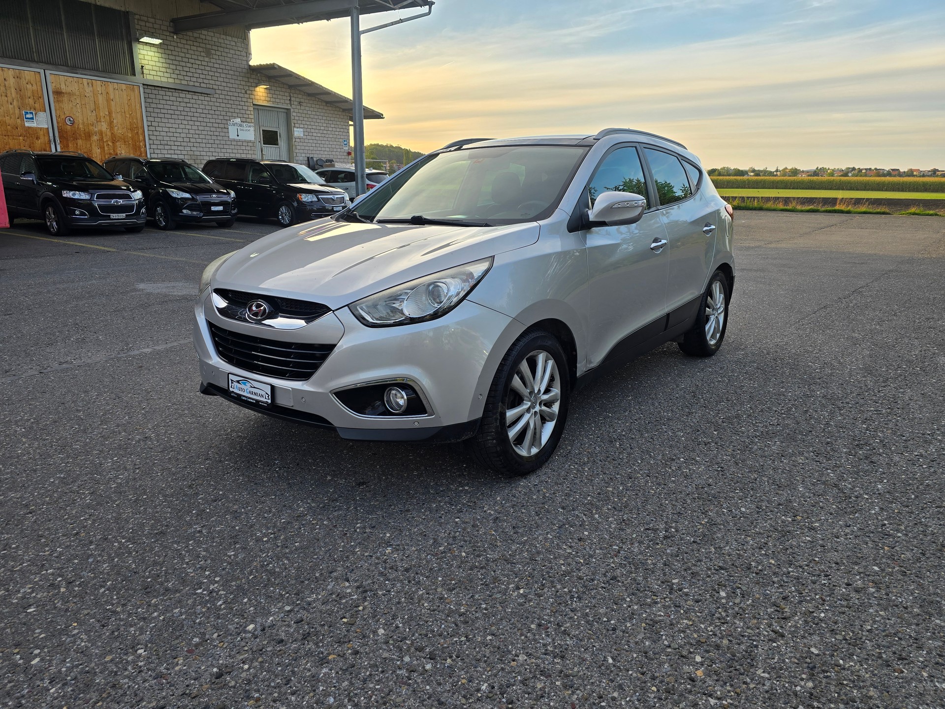 HYUNDAI iX 35 2.0 CRDi Premium 4WD Automatic-image-2