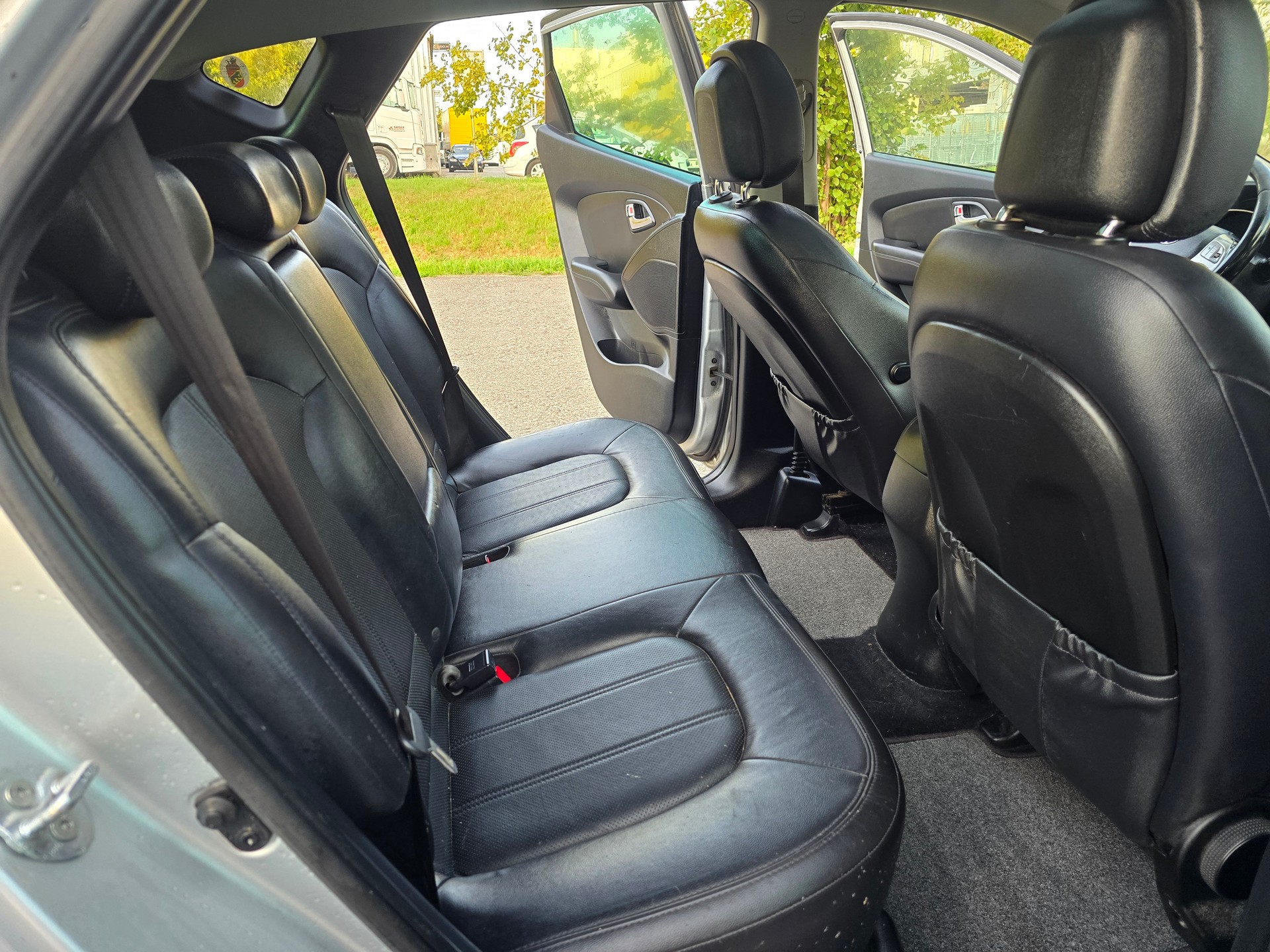 HYUNDAI iX 35 2.0 CRDi Premium 4WD Automatic-image-18