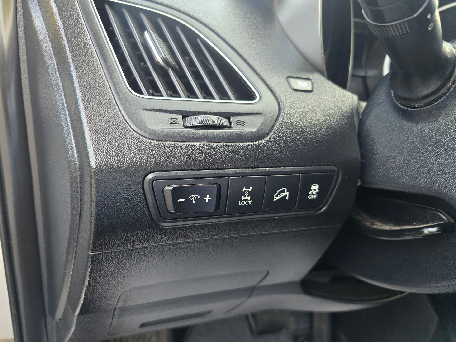 HYUNDAI iX 35 2.0 CRDi Premium 4WD Automatic-image-19
