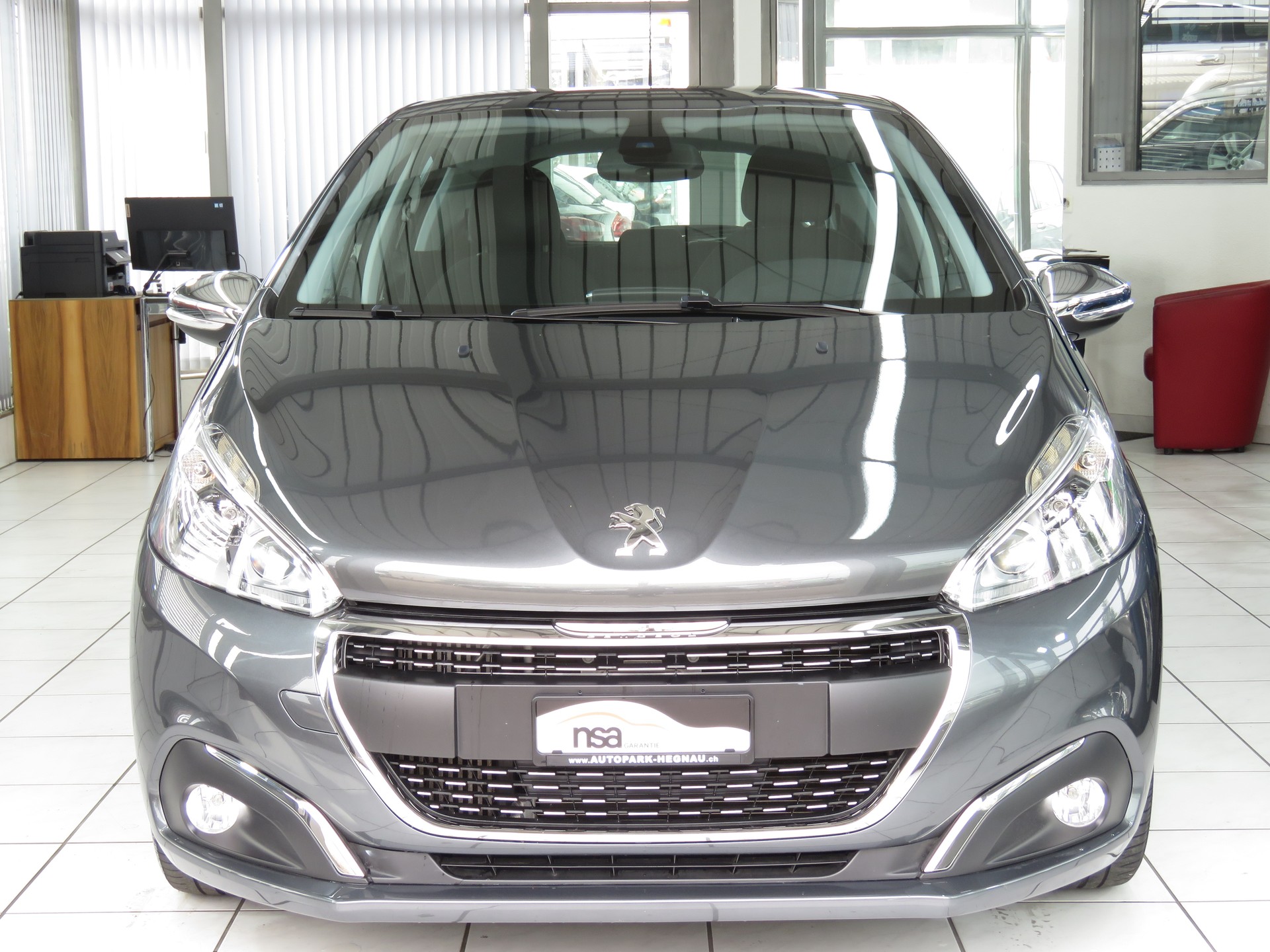 PEUGEOT 208 1.2 PureTech Allure-image-1