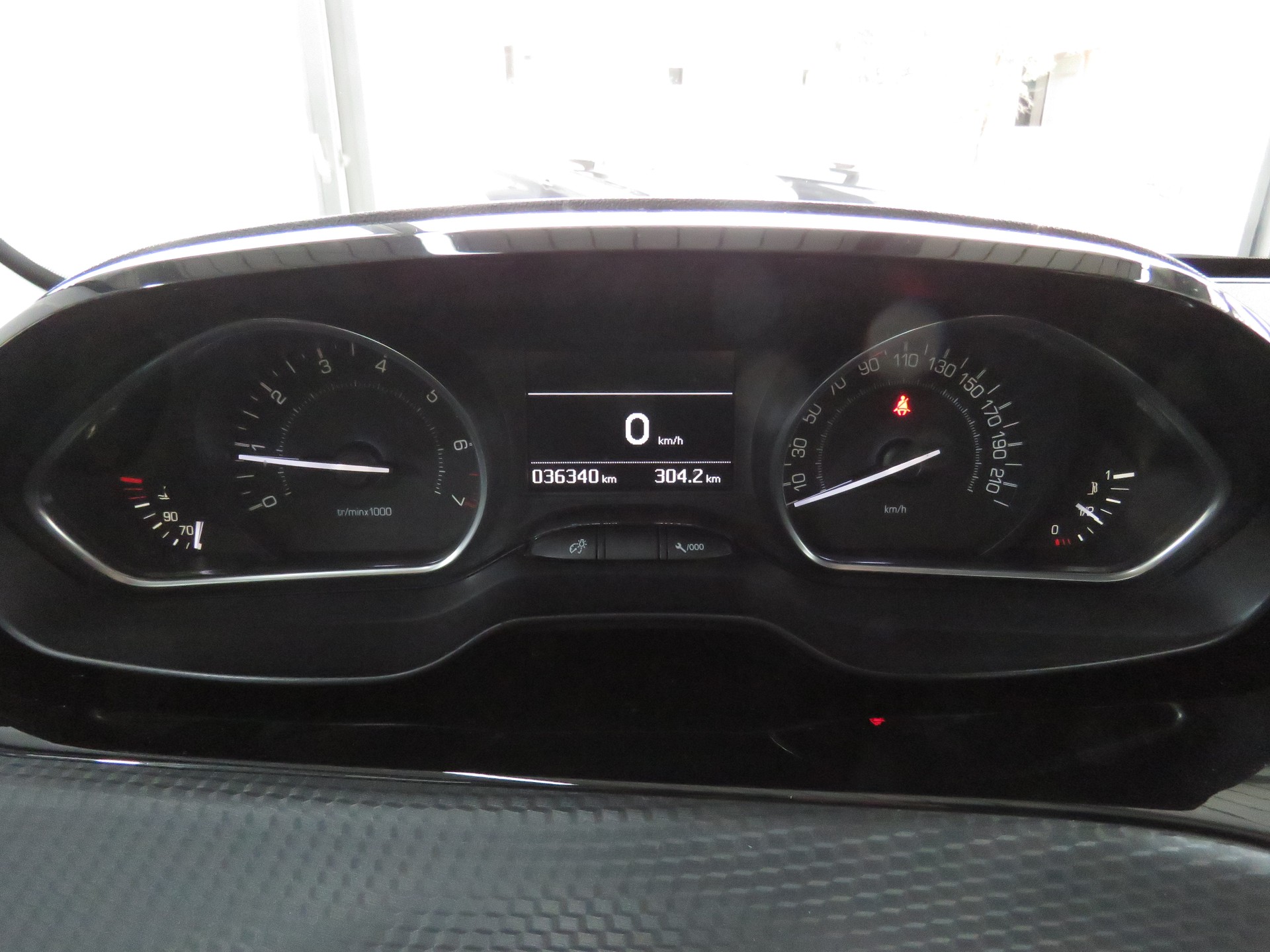 PEUGEOT 208 1.2 PureTech Allure-image-15