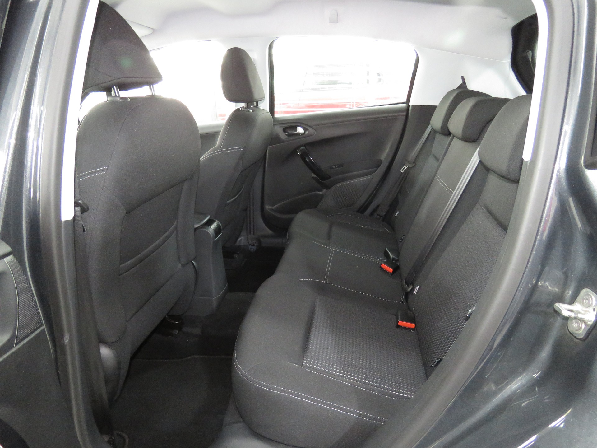 PEUGEOT 208 1.2 PureTech Allure-image-9