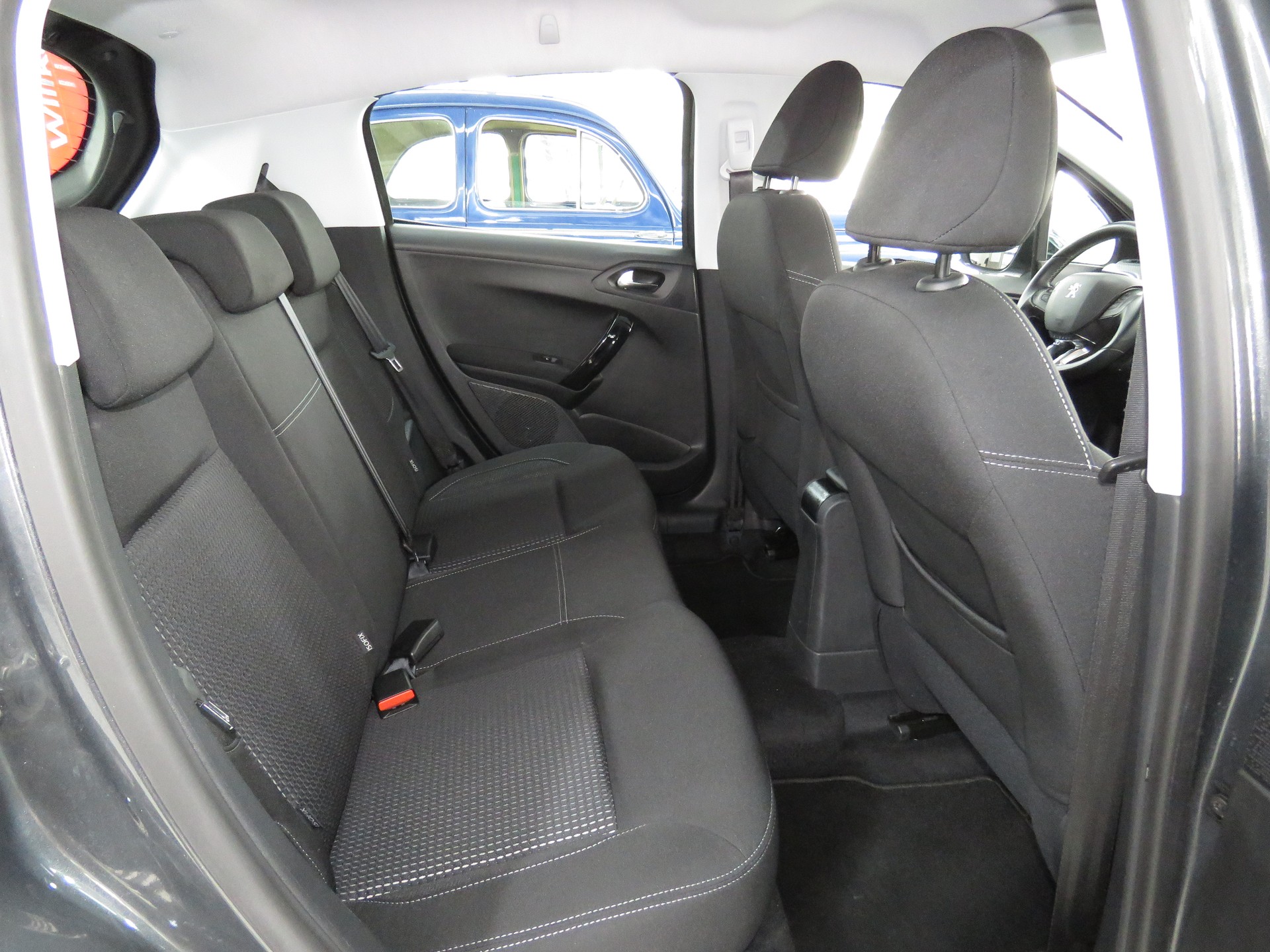 PEUGEOT 208 1.2 PureTech Allure-image-13