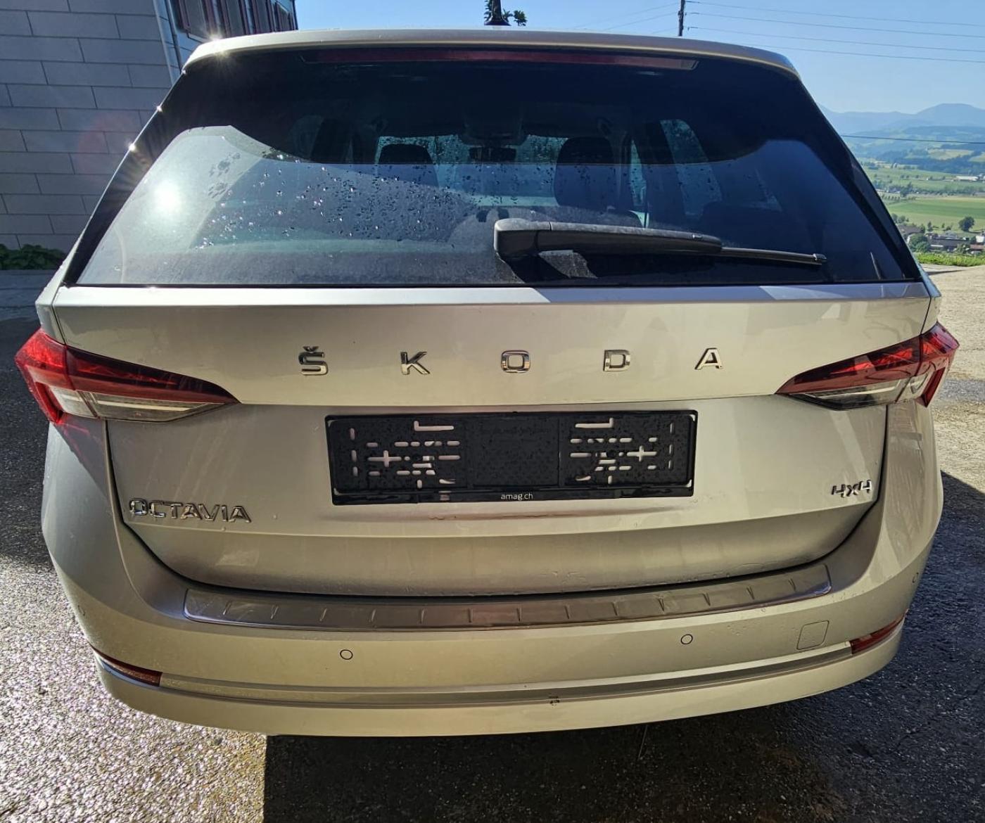 SKODA Octavia Combi 2.0 TDI DSG Ambition 4x4-image-3