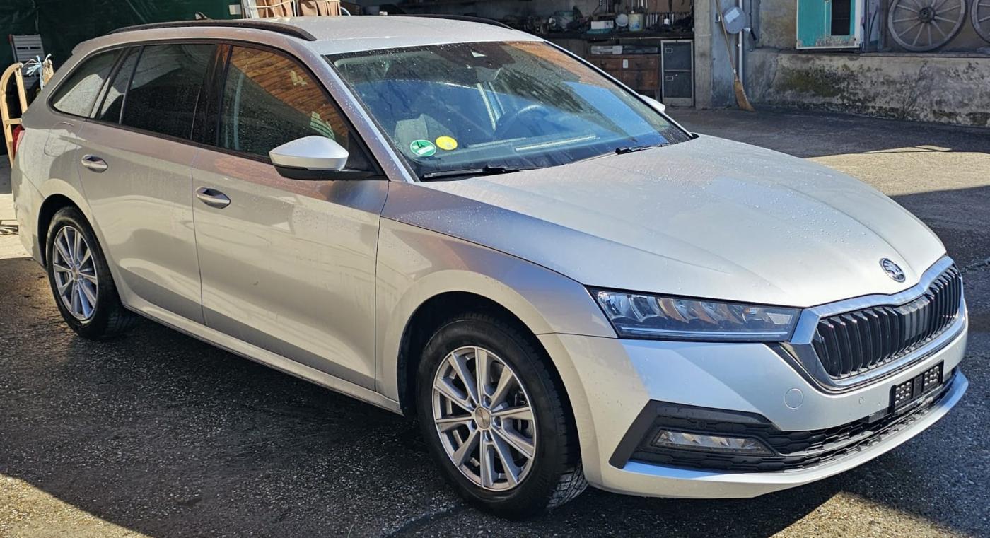 SKODA Octavia Combi 2.0 TDI DSG Ambition 4x4-image-0