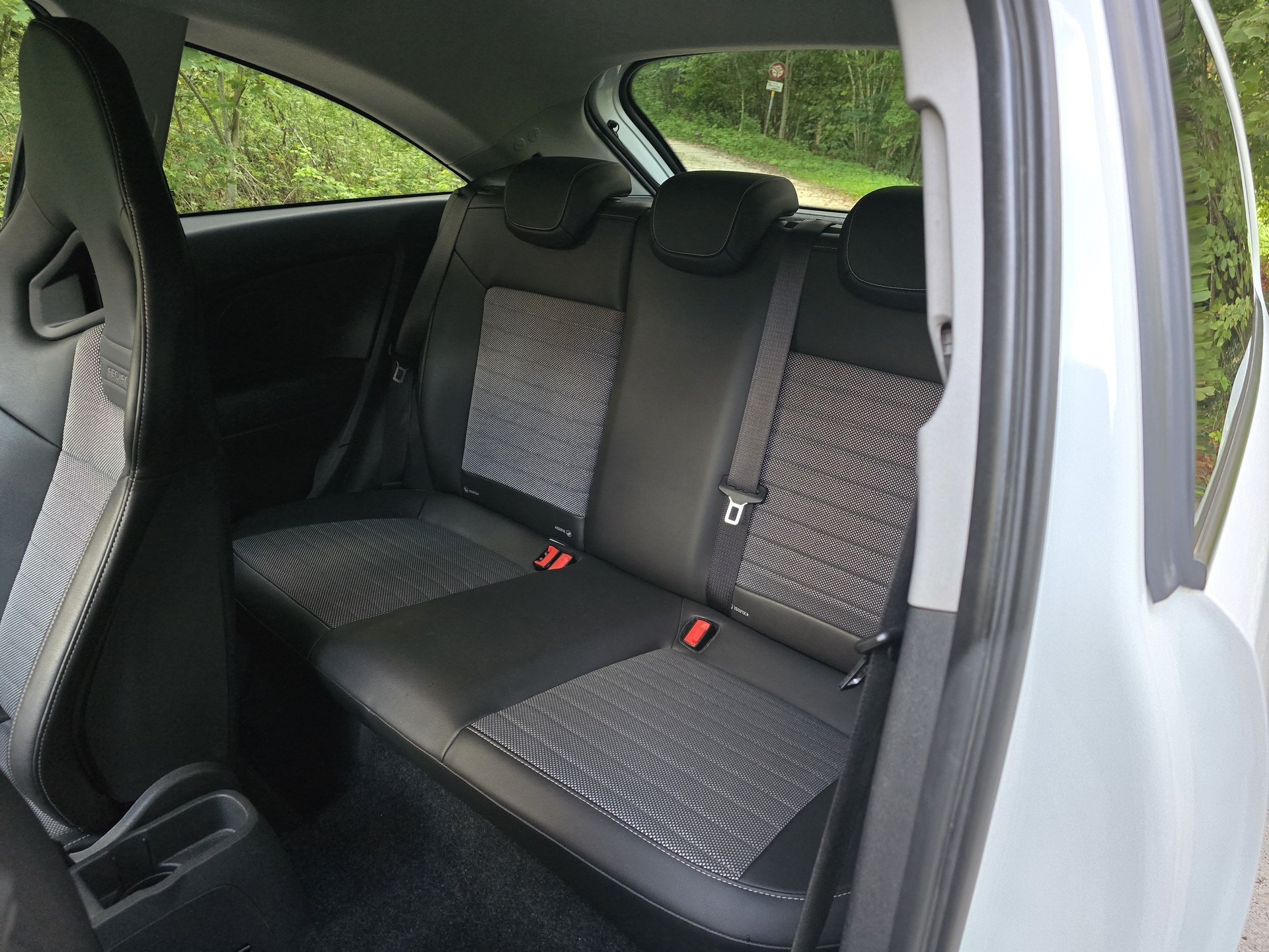 OPEL Corsa 1.6 Turbo OPC-image-8