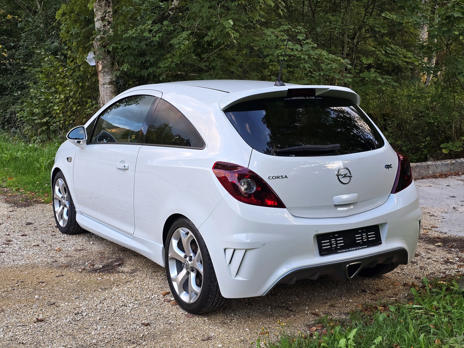 OPEL Corsa 1.6 Turbo OPC-image-2
