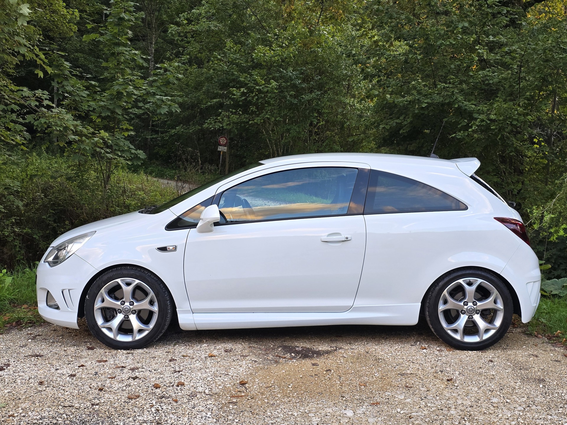 OPEL Corsa 1.6 Turbo OPC-image-1