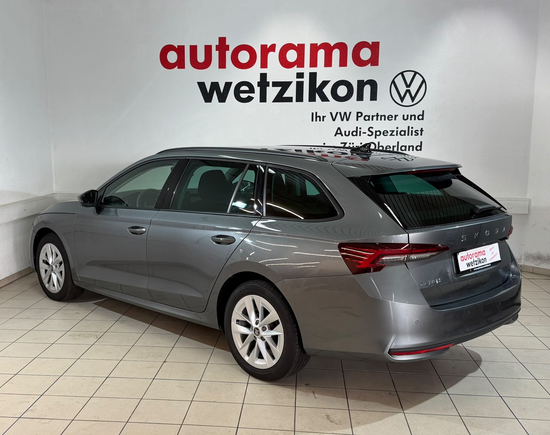 SKODA Octavia Combi 1.5 TSI mHEV DSG Selection-image-2