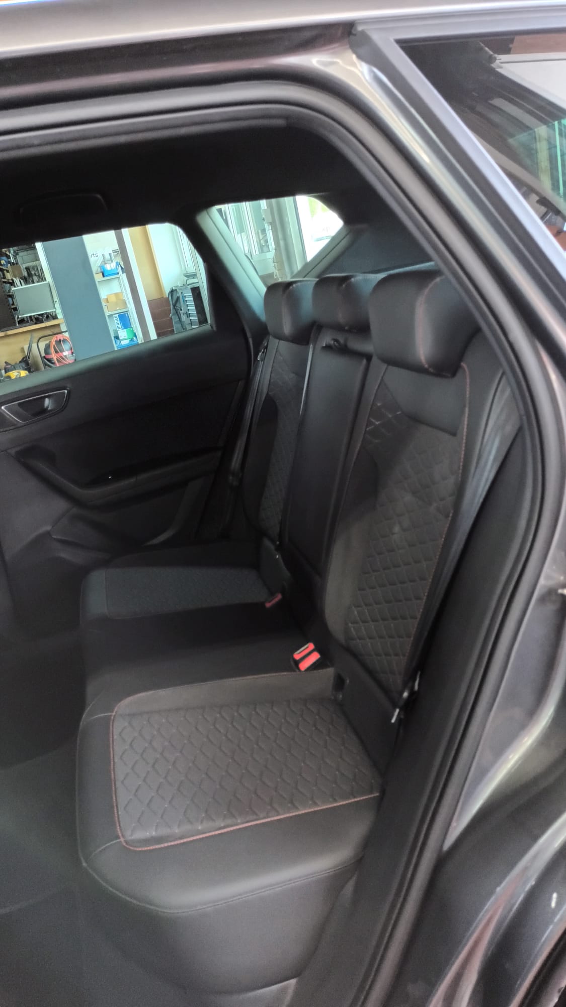 SEAT Ateca 2.0 TSI Hola FR 4Drive DSG-image-13