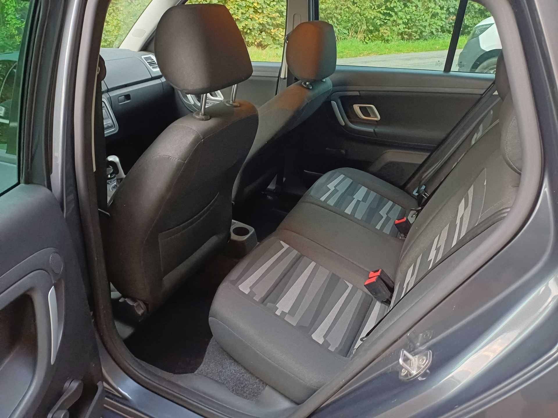 SKODA Fabia 1.6 Ambiente-image-6