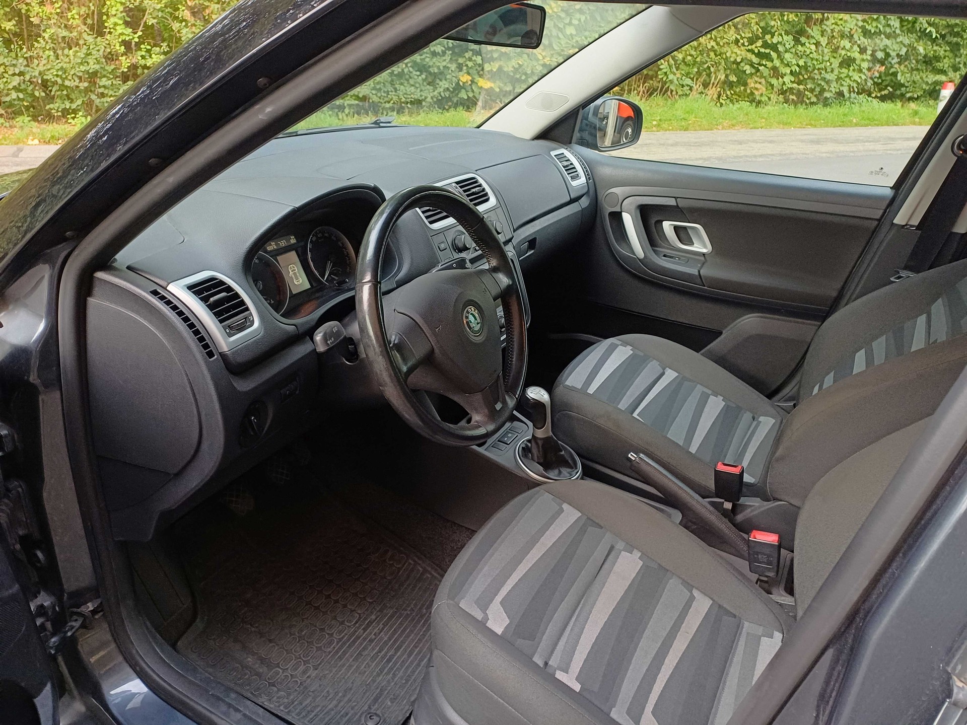 SKODA Fabia 1.6 Ambiente-image-4
