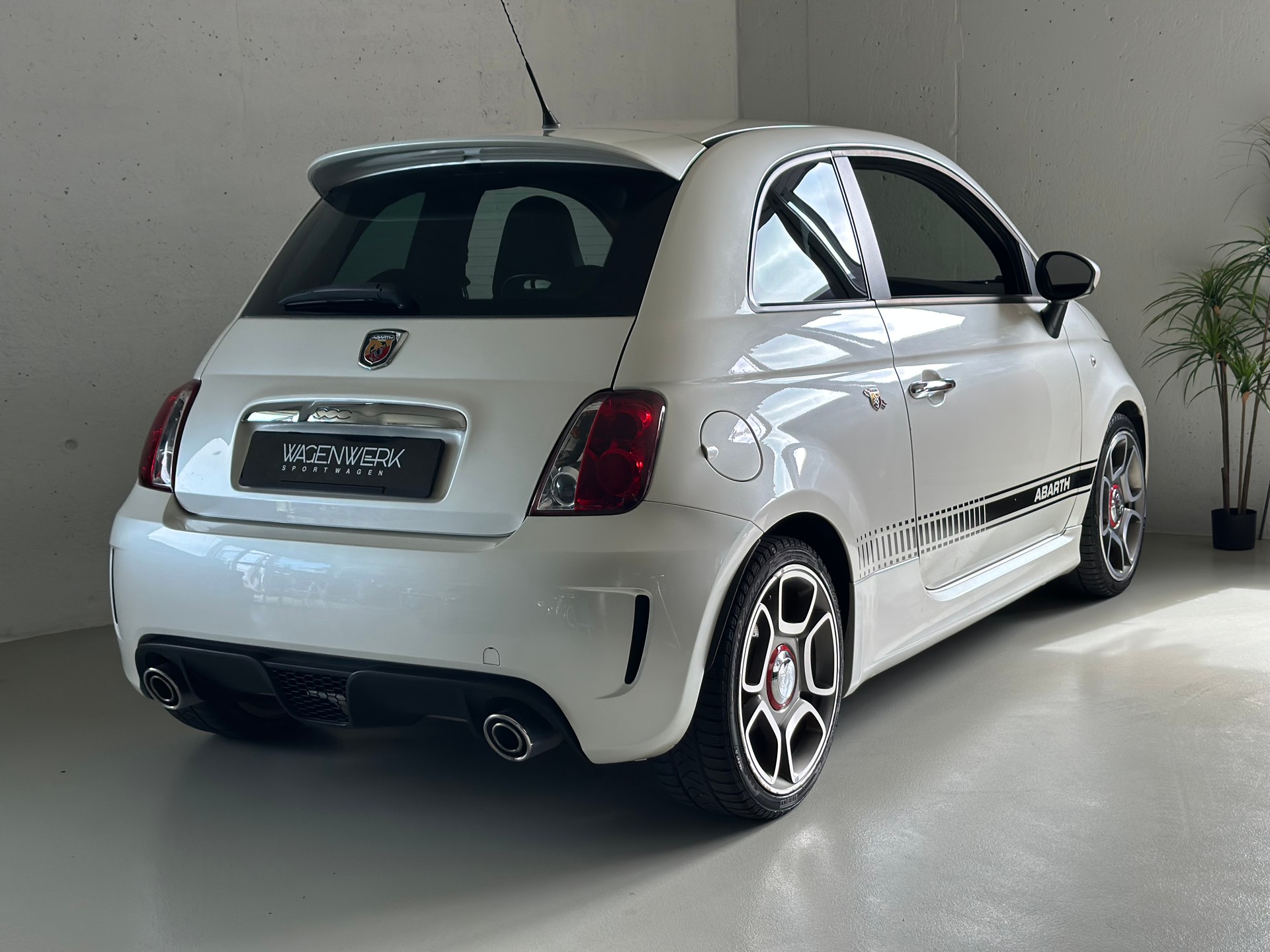 FIAT 500 1.4 16V Turbo Abarth 695 SS-image-5