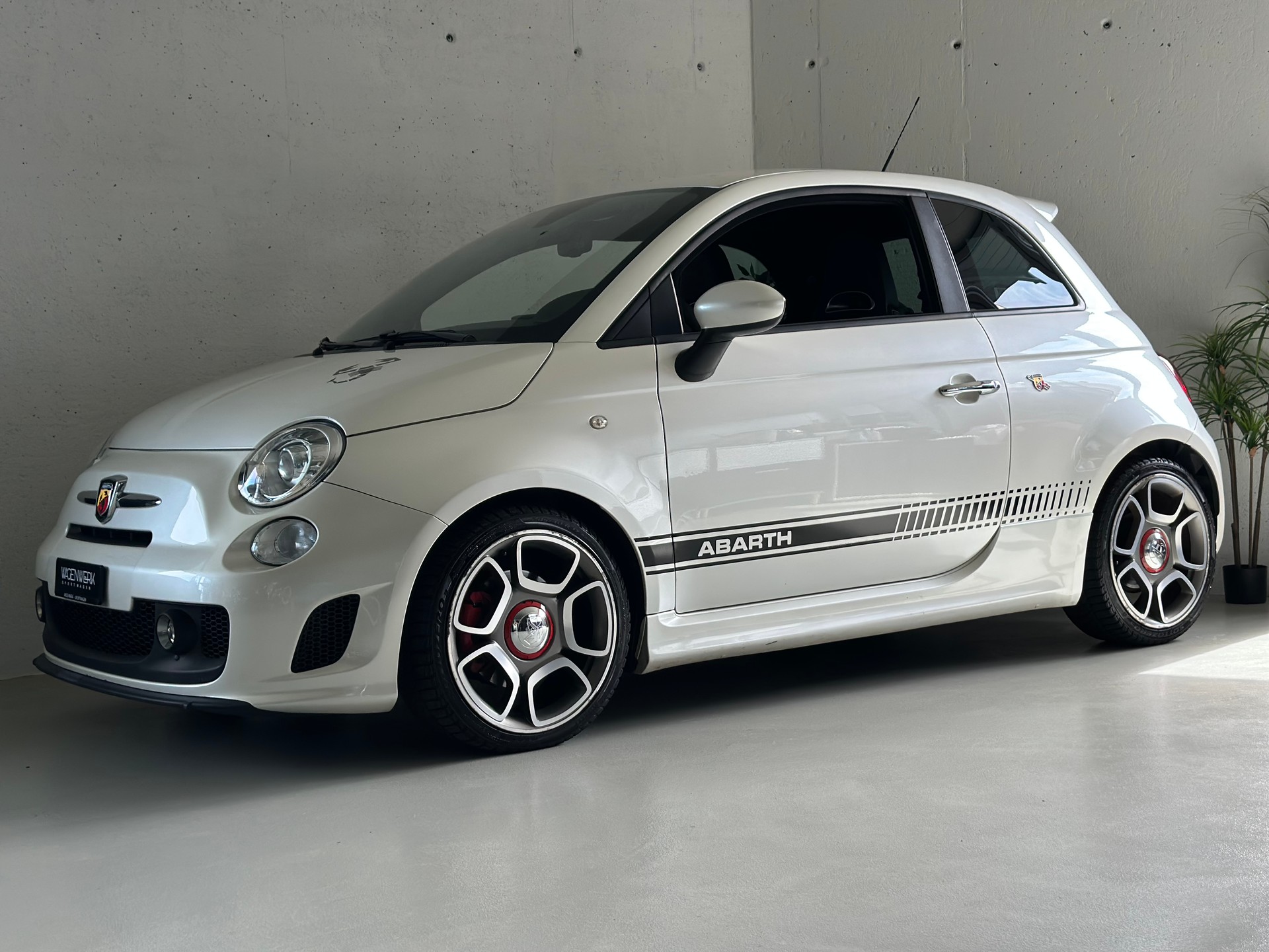 FIAT 500 1.4 16V Turbo Abarth 695 SS-image-1