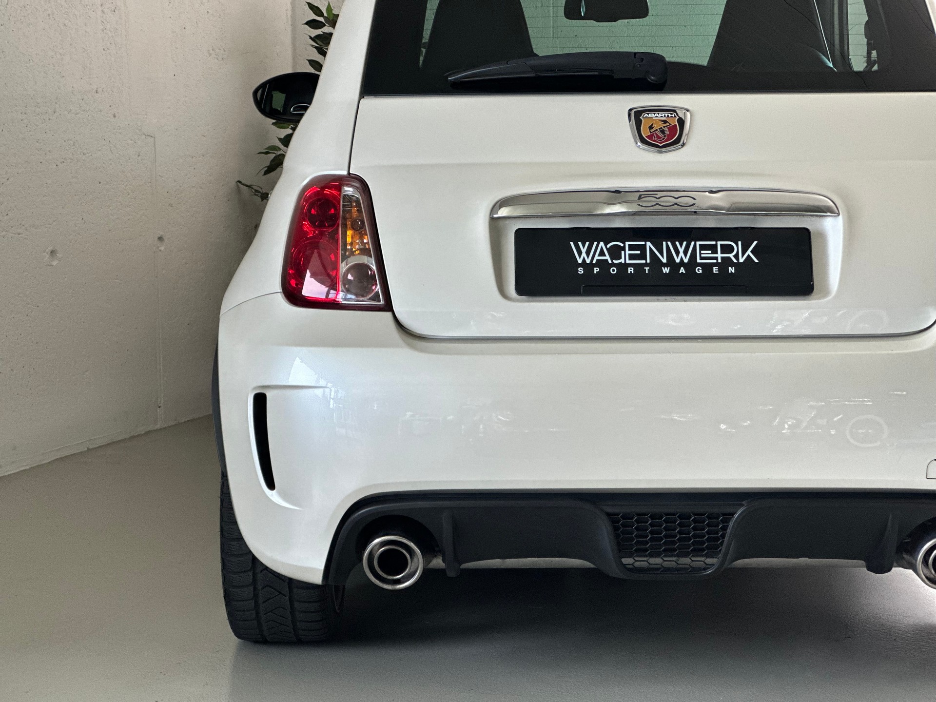 FIAT 500 1.4 16V Turbo Abarth 695 SS-image-9