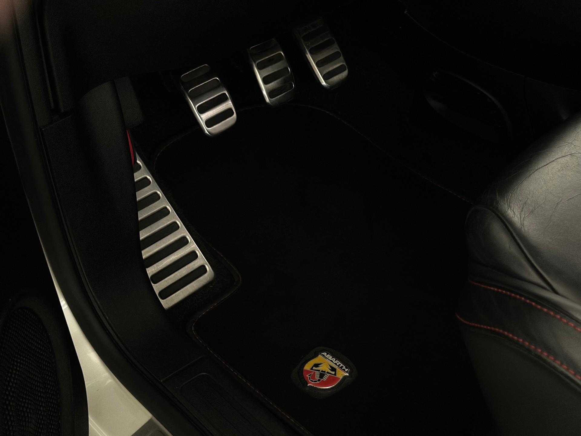 FIAT 500 1.4 16V Turbo Abarth 695 SS-image-23