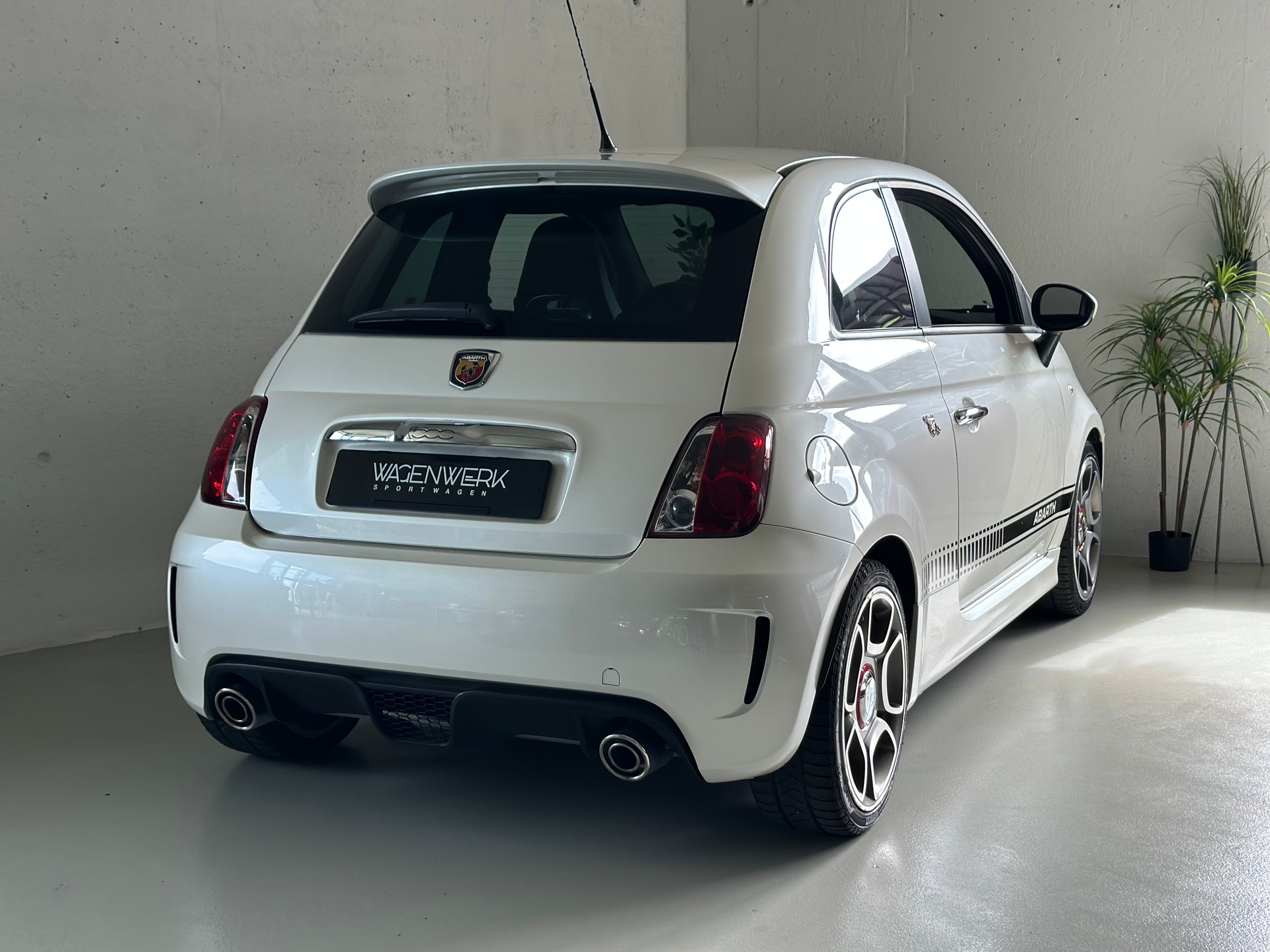 FIAT 500 1.4 16V Turbo Abarth 695 SS-image-6