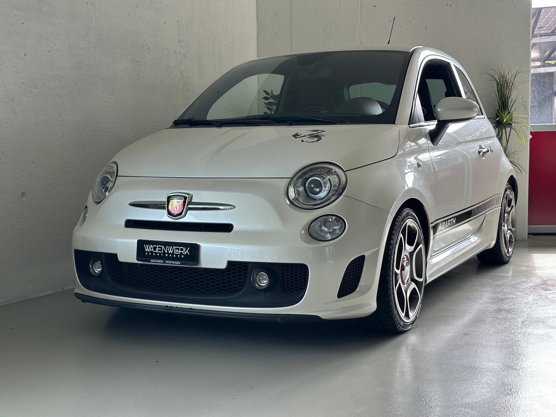 FIAT 500 1.4 16V Turbo Abarth 695 SS-image-2